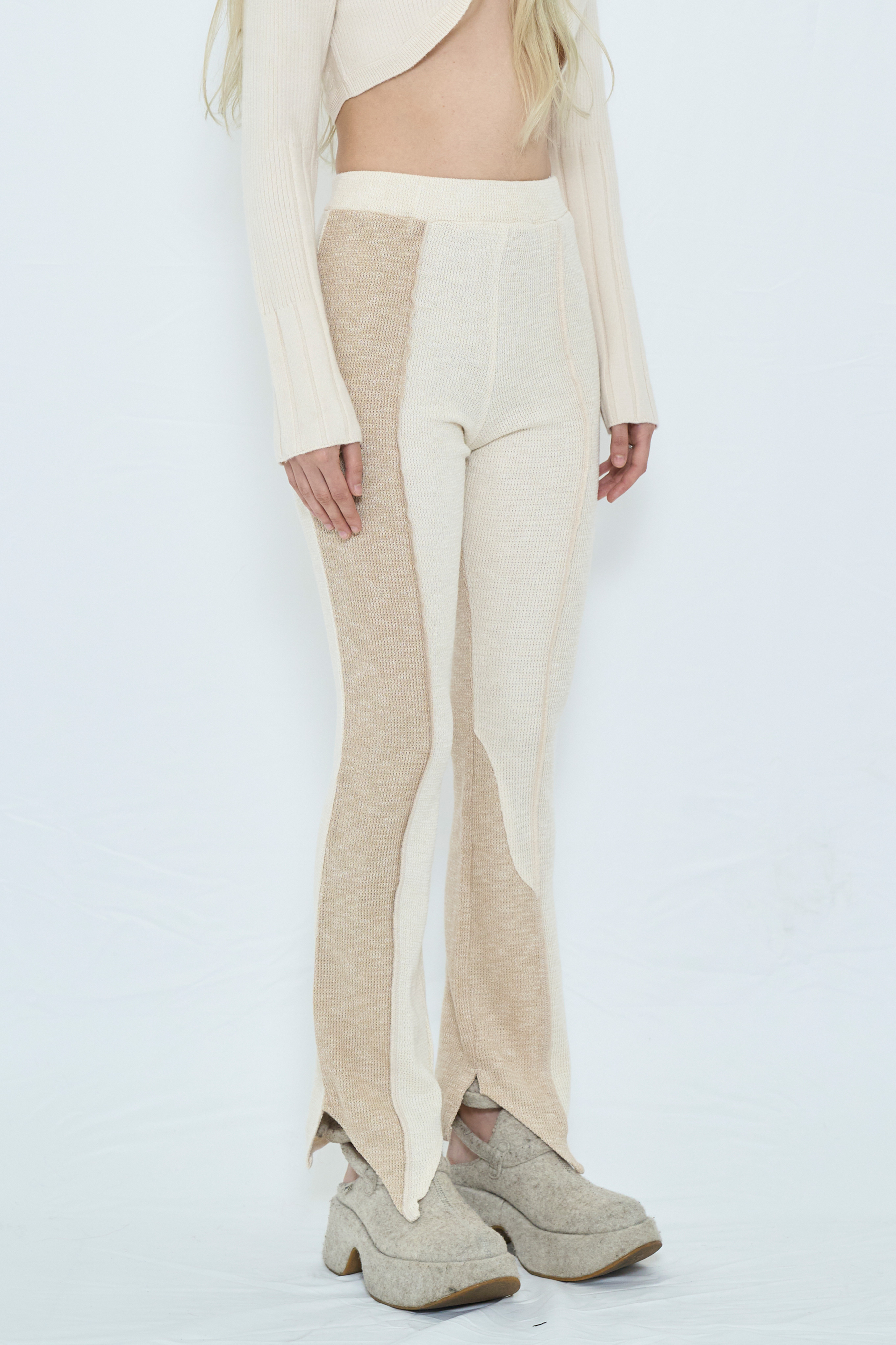 CUTTING KNIT FLARE PANTS / BEIGE