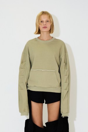 TACK SLEEVE SWEATSHIRT / LIGHT KHAKI