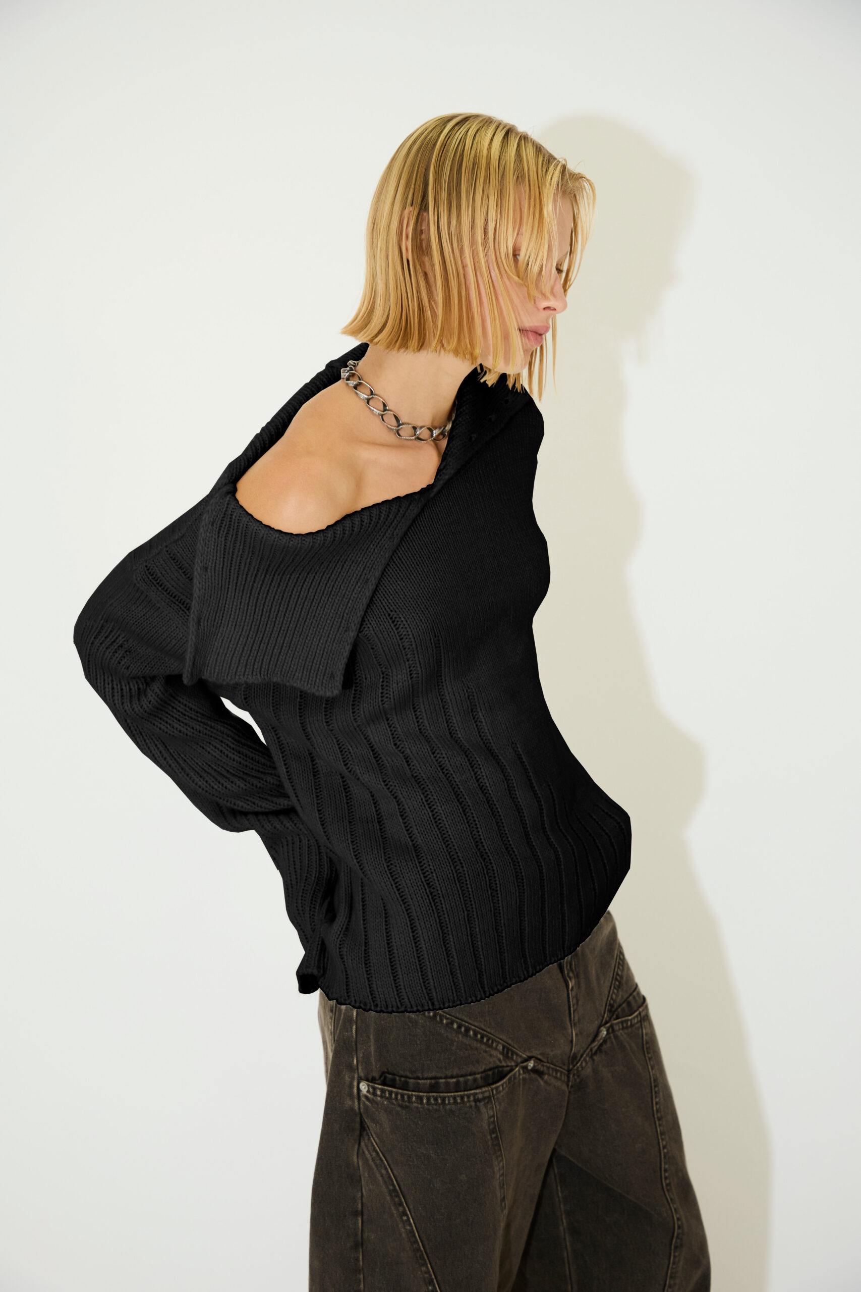 2WAY HIGH NECKED KNIT TOP / BLACK