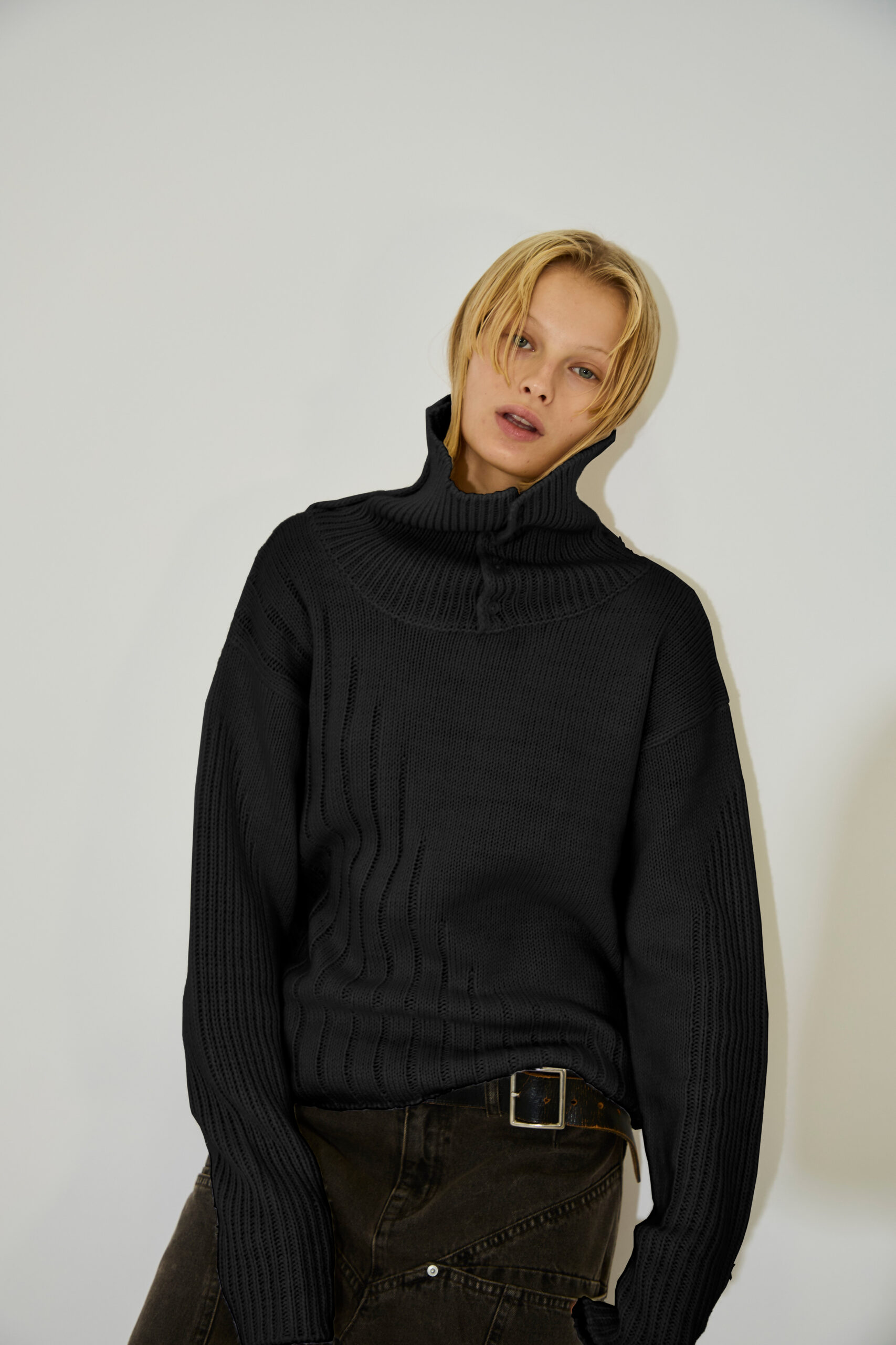 2WAY HIGH NECKED KNIT TOP / BLACK