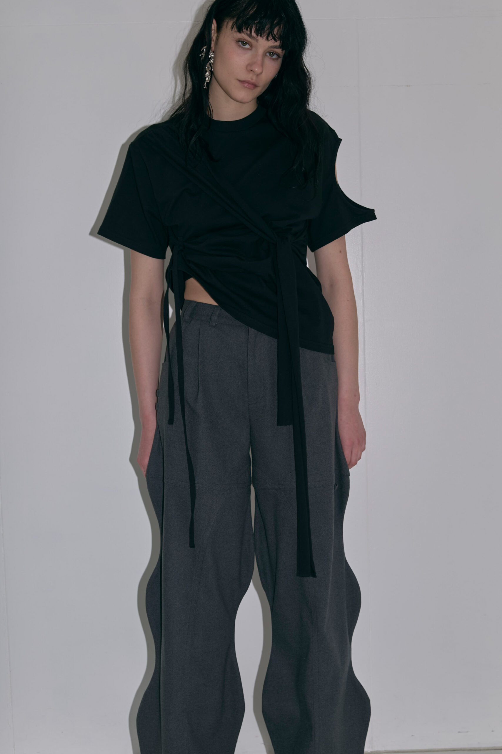 WAVY SLACKS PANTS / GRAY – VIAVANDA