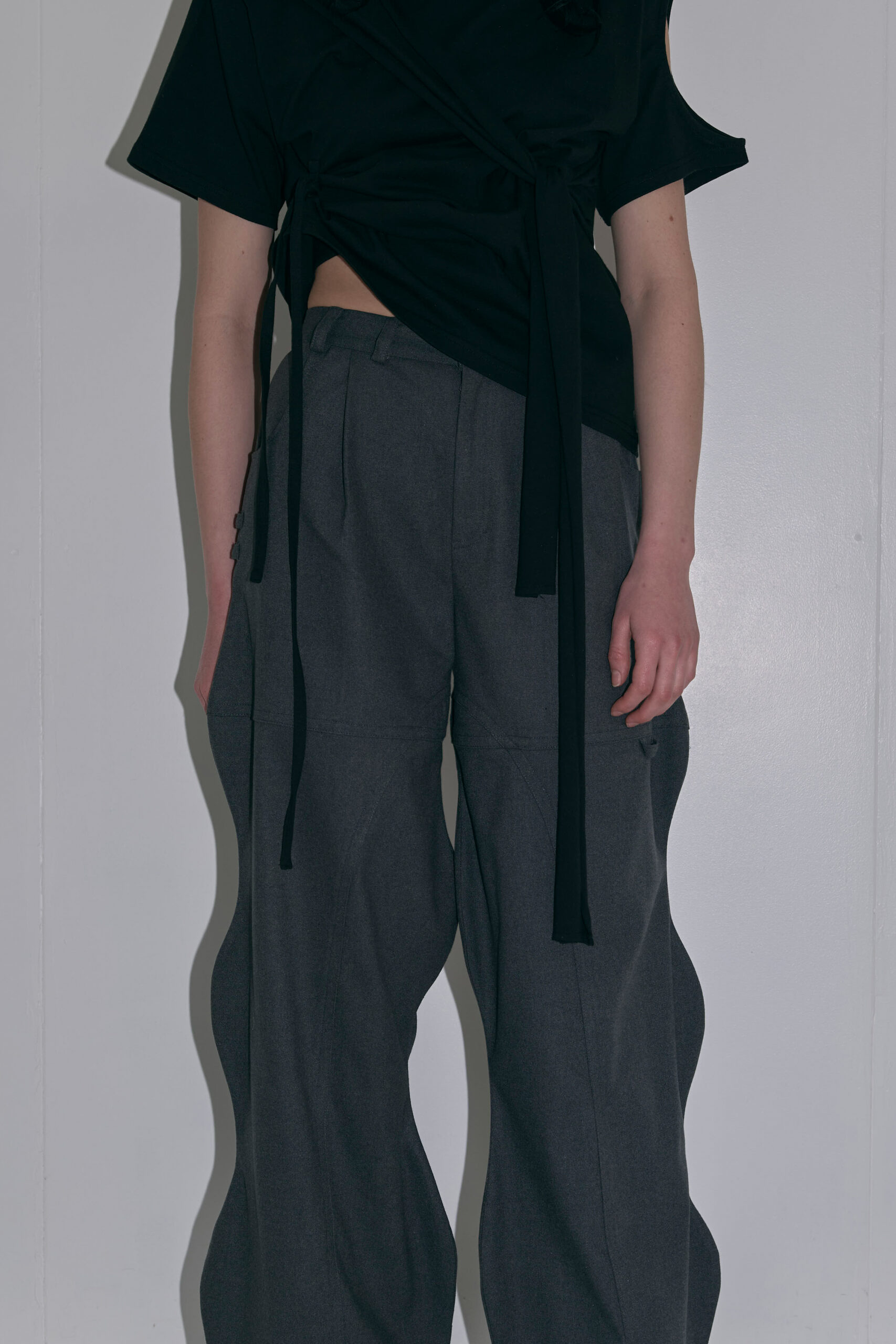 WAVY SLACKS PANTS / GRAY – VIAVANDA