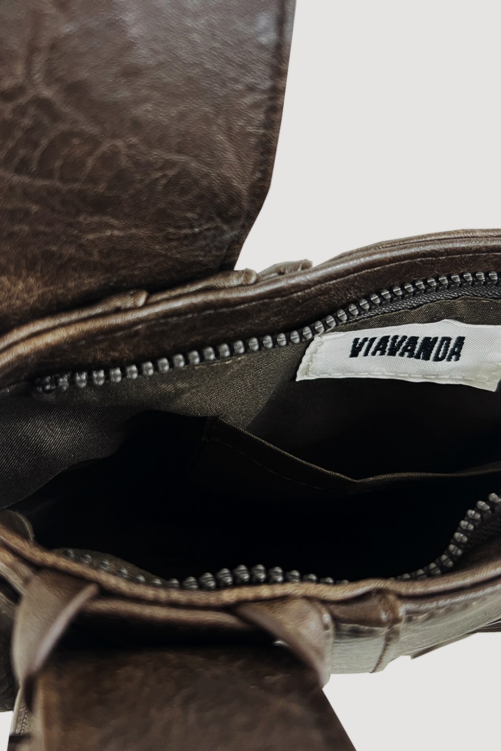 STRINGS MULTI BAG / DARK BROWN – VIAVANDA