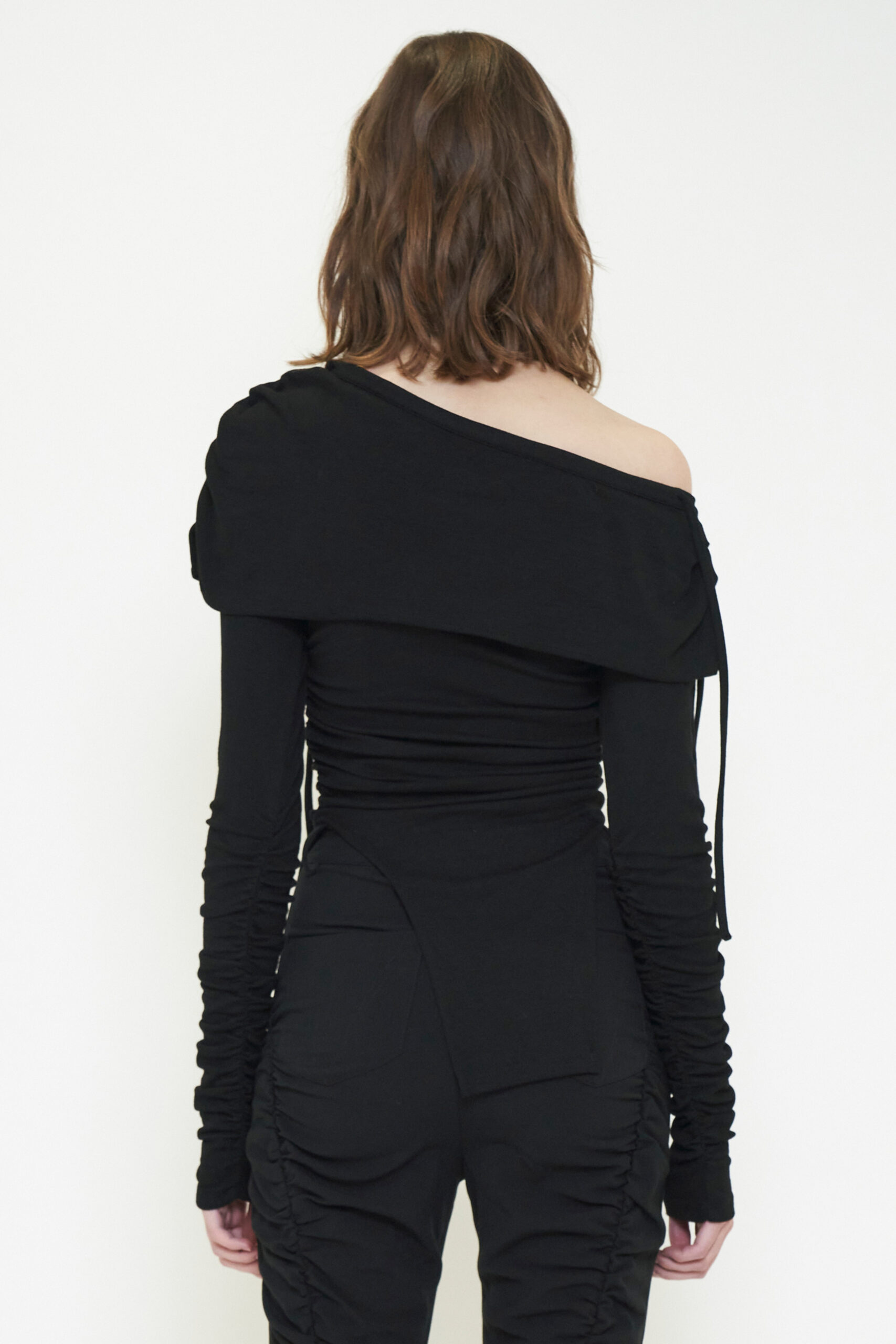 DEFORMATION OFF SHOULDER TOP / BLACK