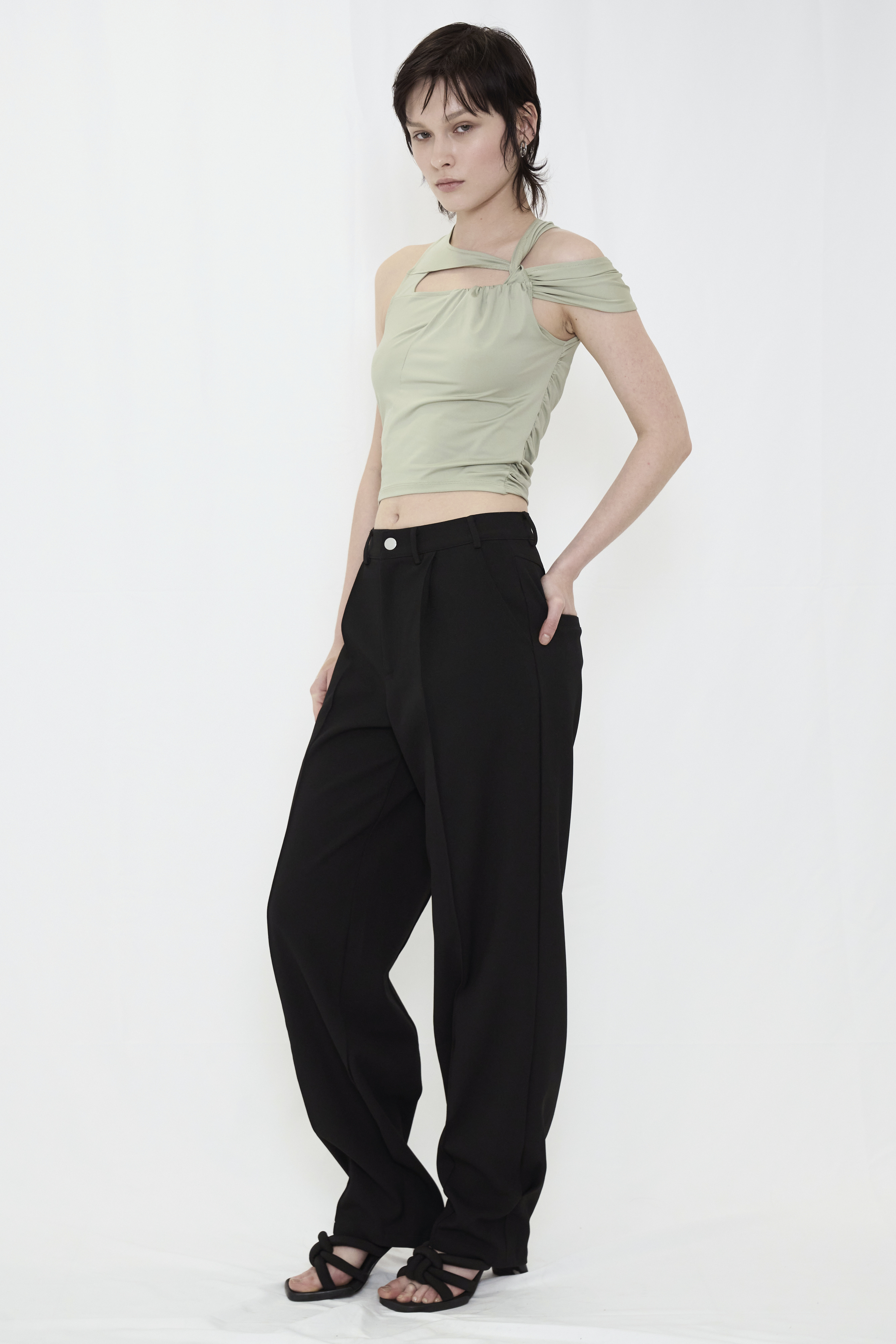 LOOSE TAPERED SLACKS / BLACK