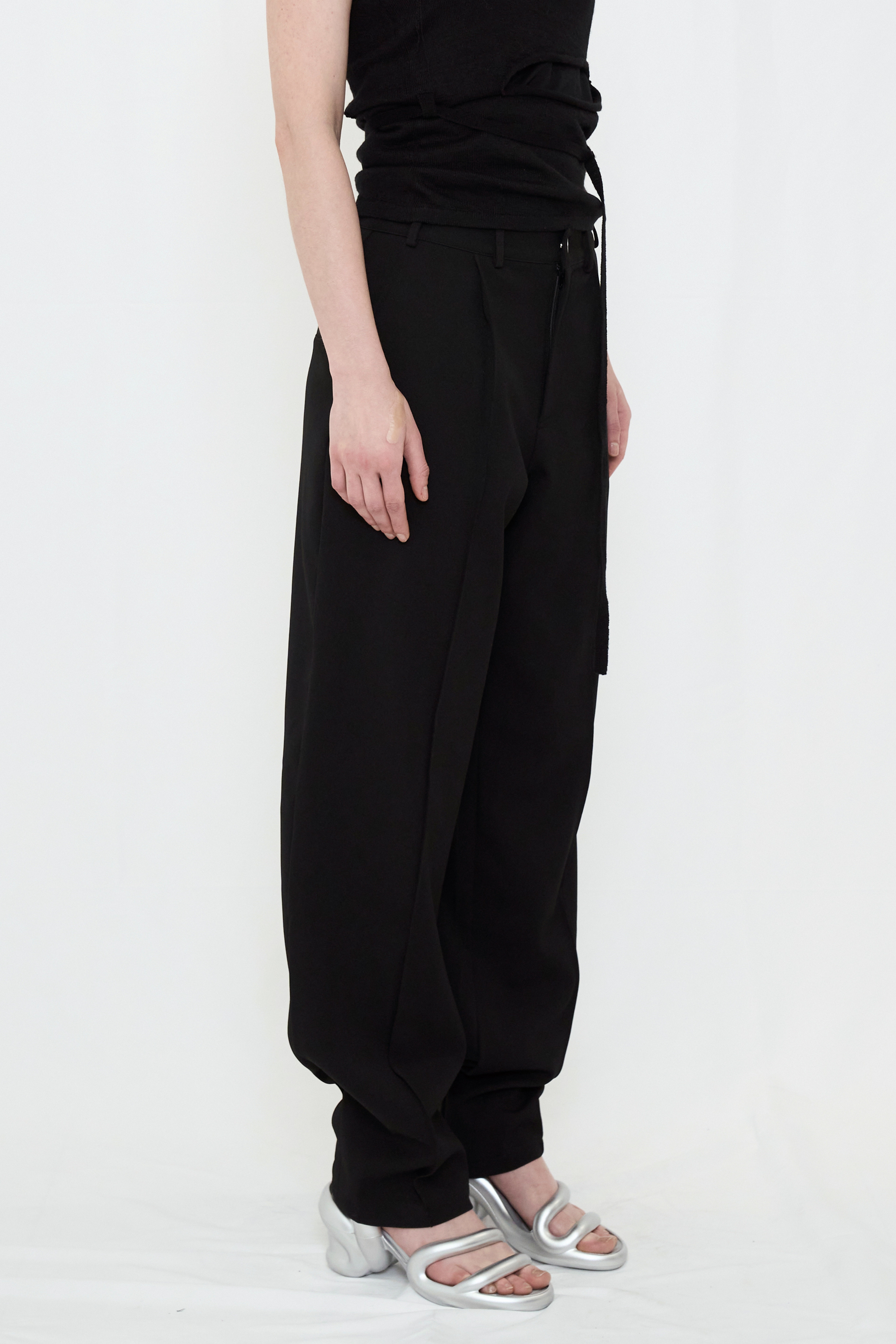 LOOSE TAPERED SLACKS / BLACK