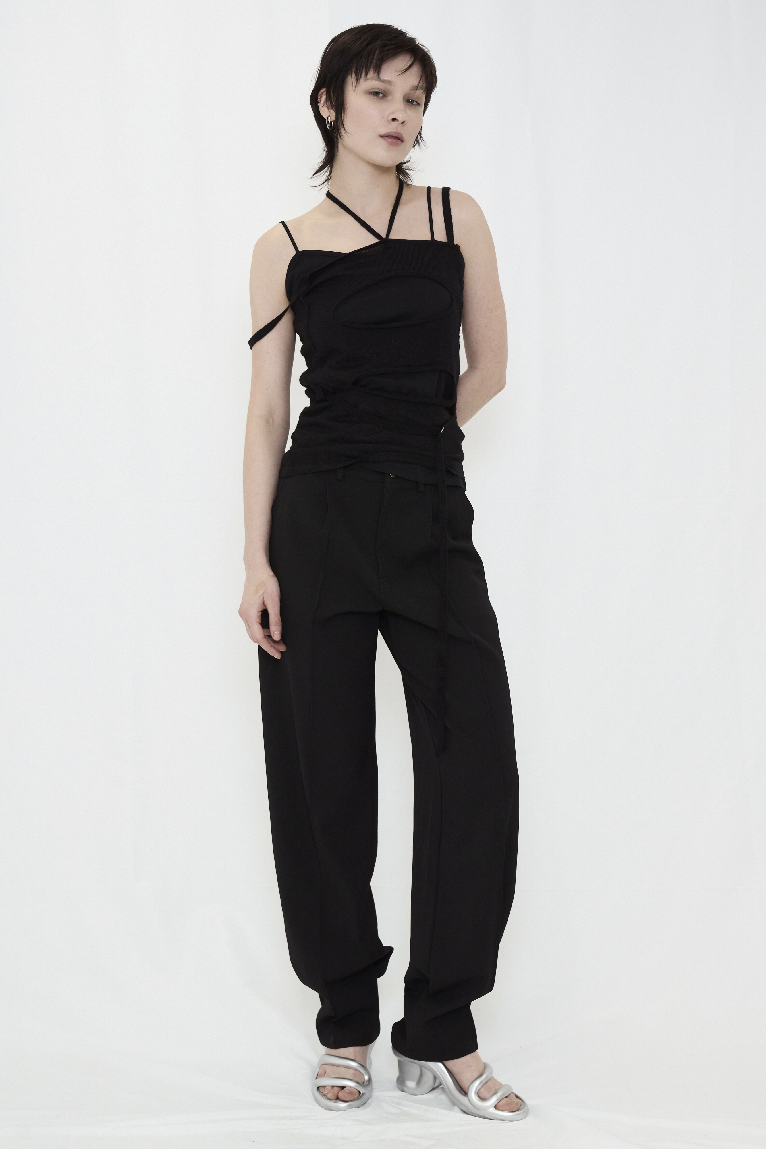 LOOSE TAPERED SLACKS / BLACK