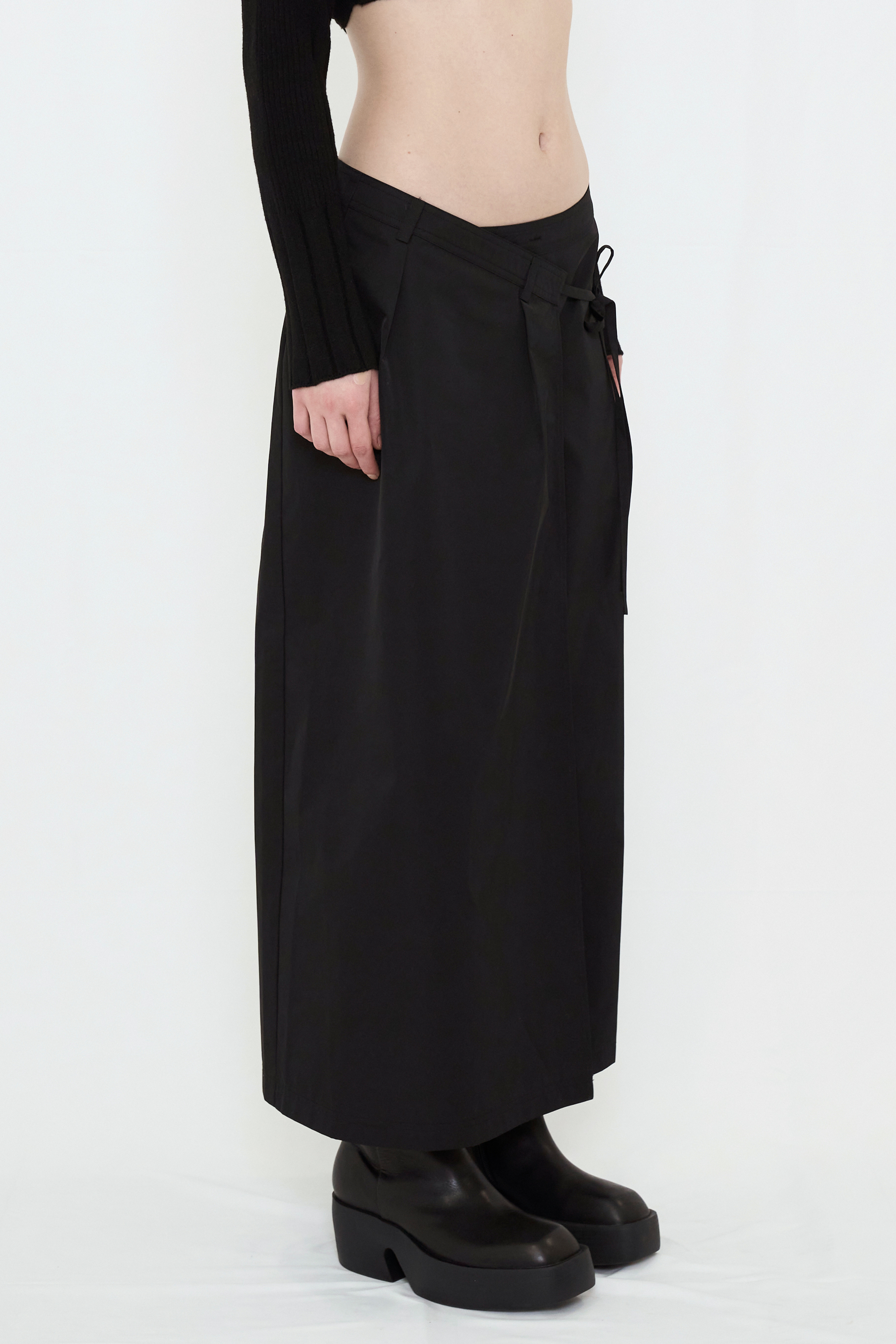 WRAP MAXI SKIRT / BLACK