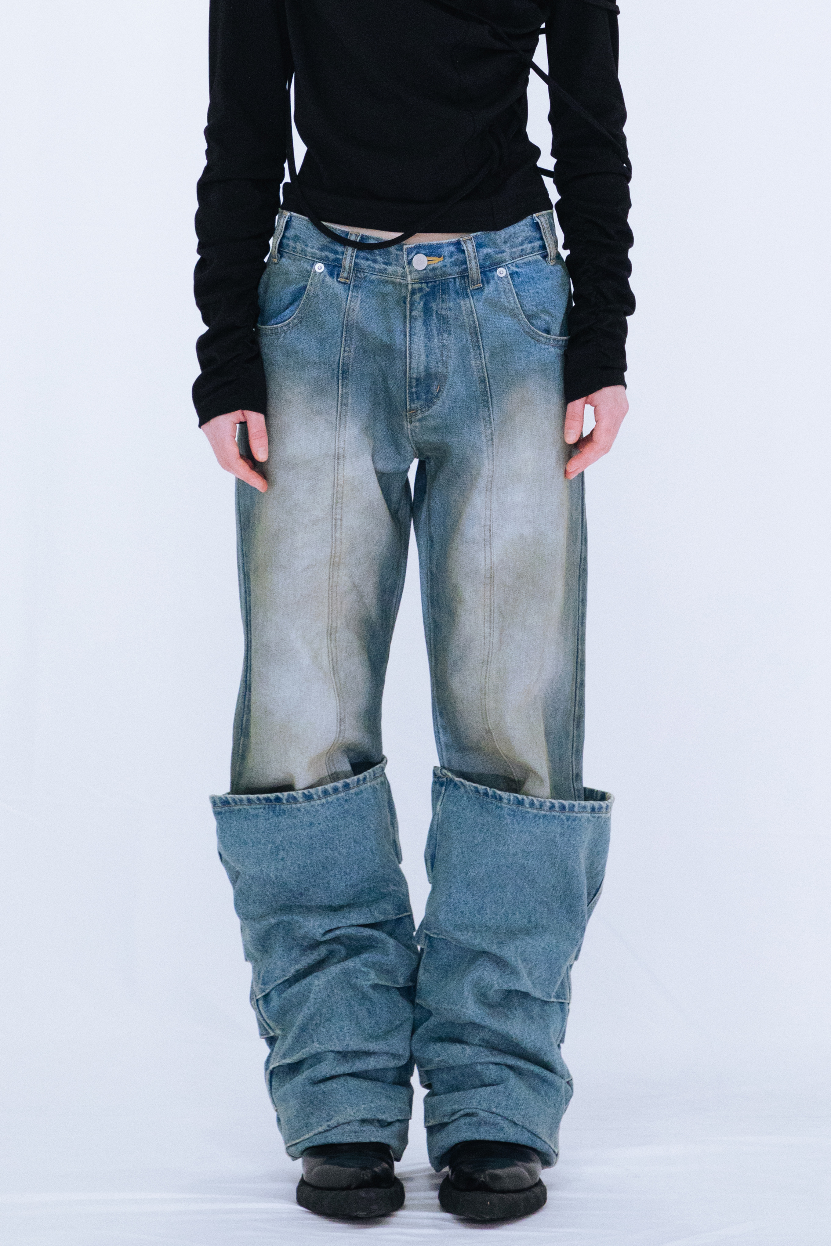 OVERLAP TUCK DENIM PANTS / BLUE