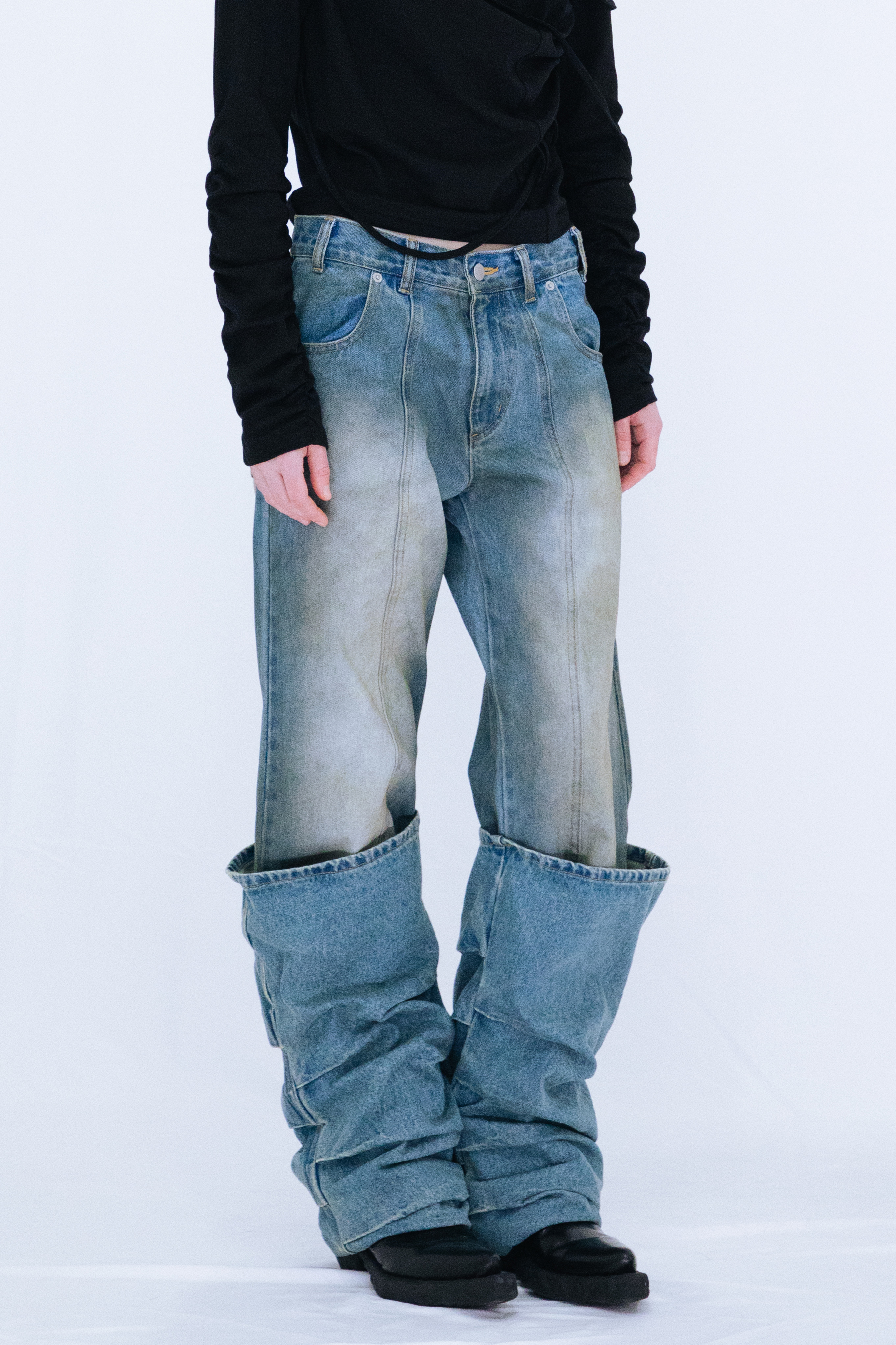 OVERLAP TUCK DENIM PANTS / BLUE