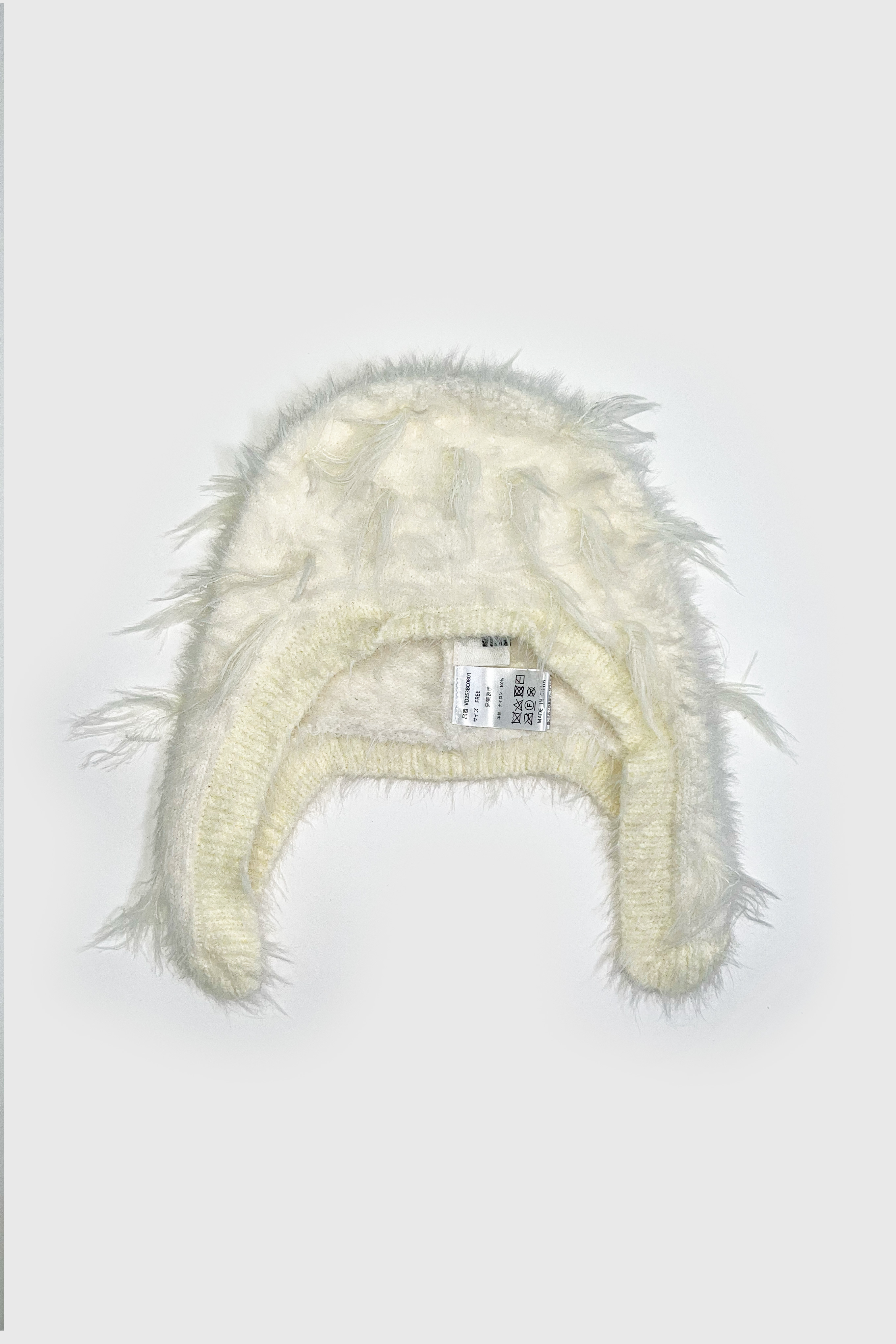 FLUFFY BEANIE / WHITE