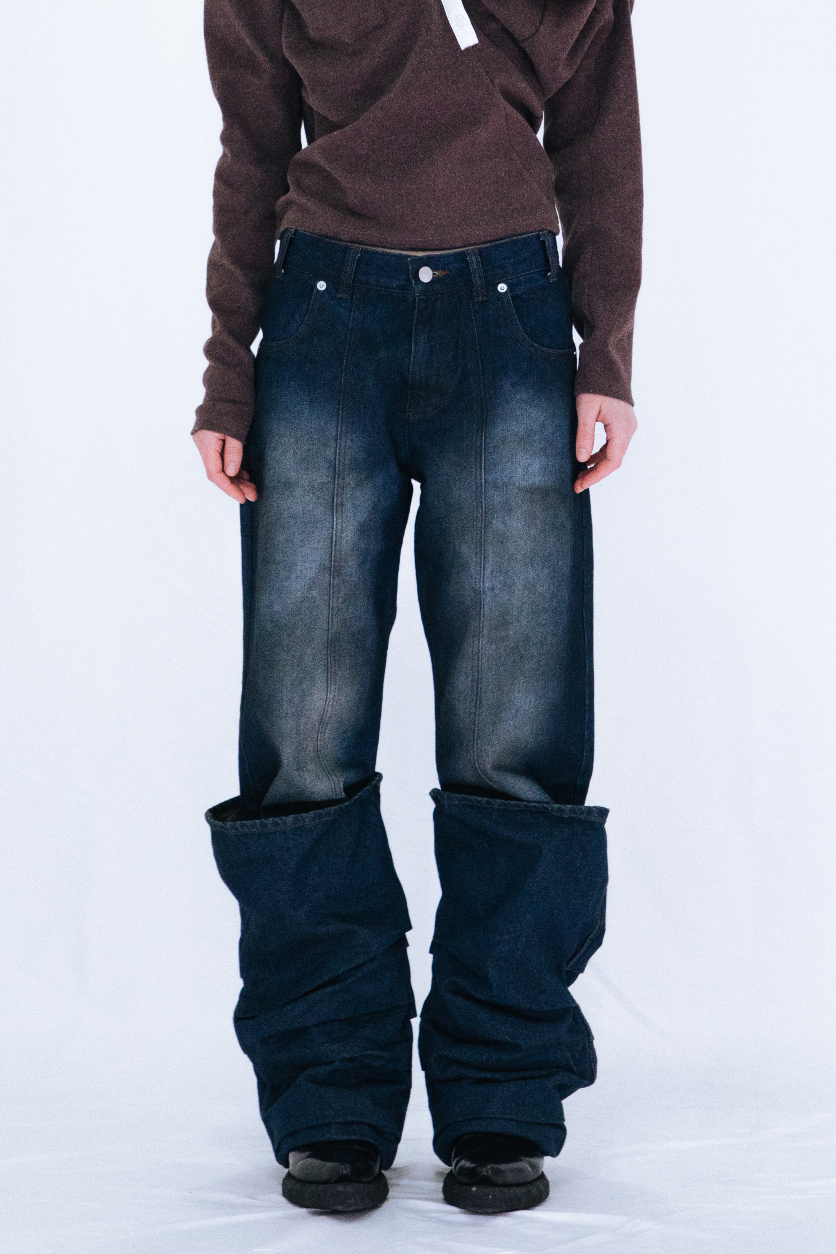 OVERLAP TUCK DENIM PANTS / NAVY