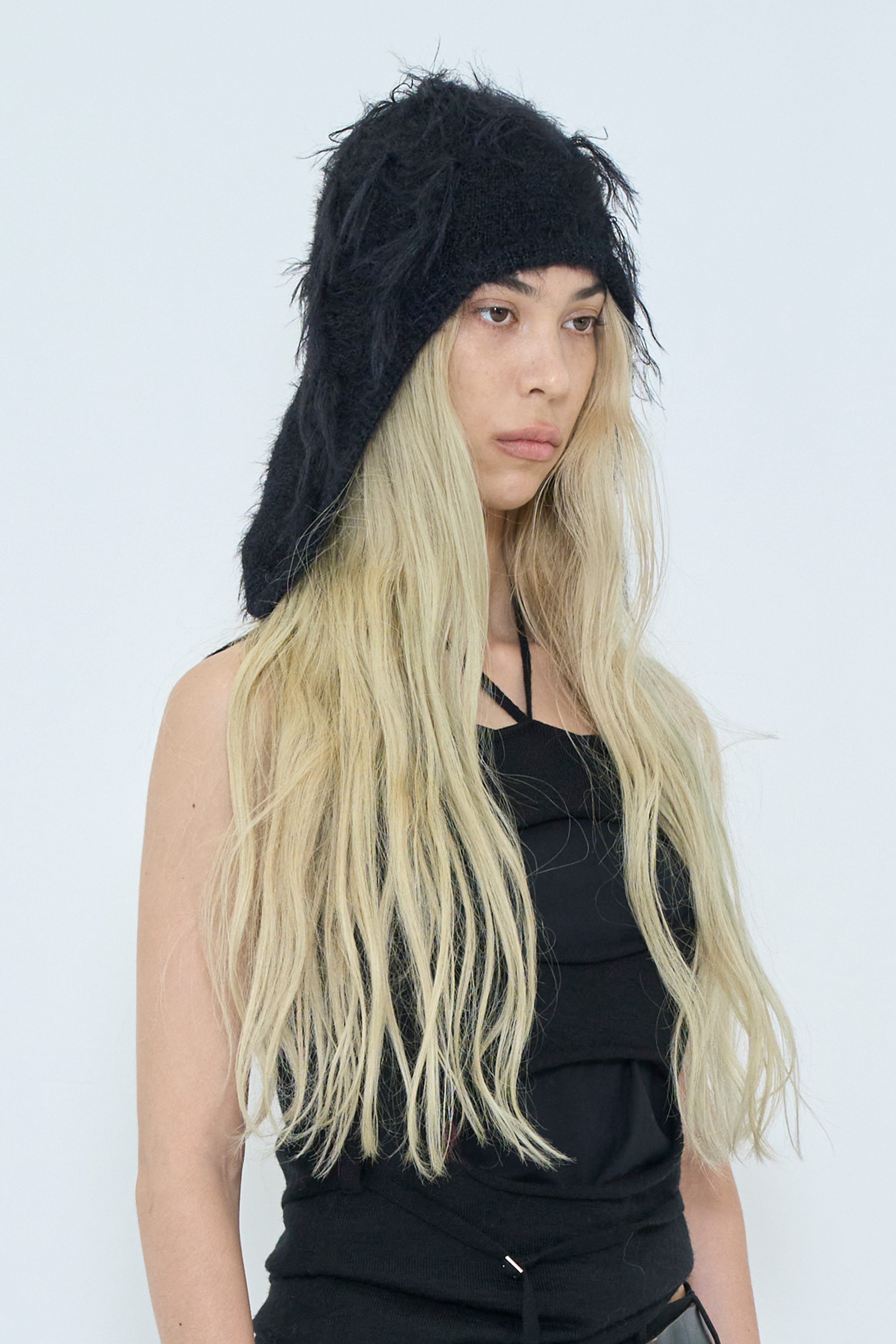 FLUFFY BEANIE / BLACK