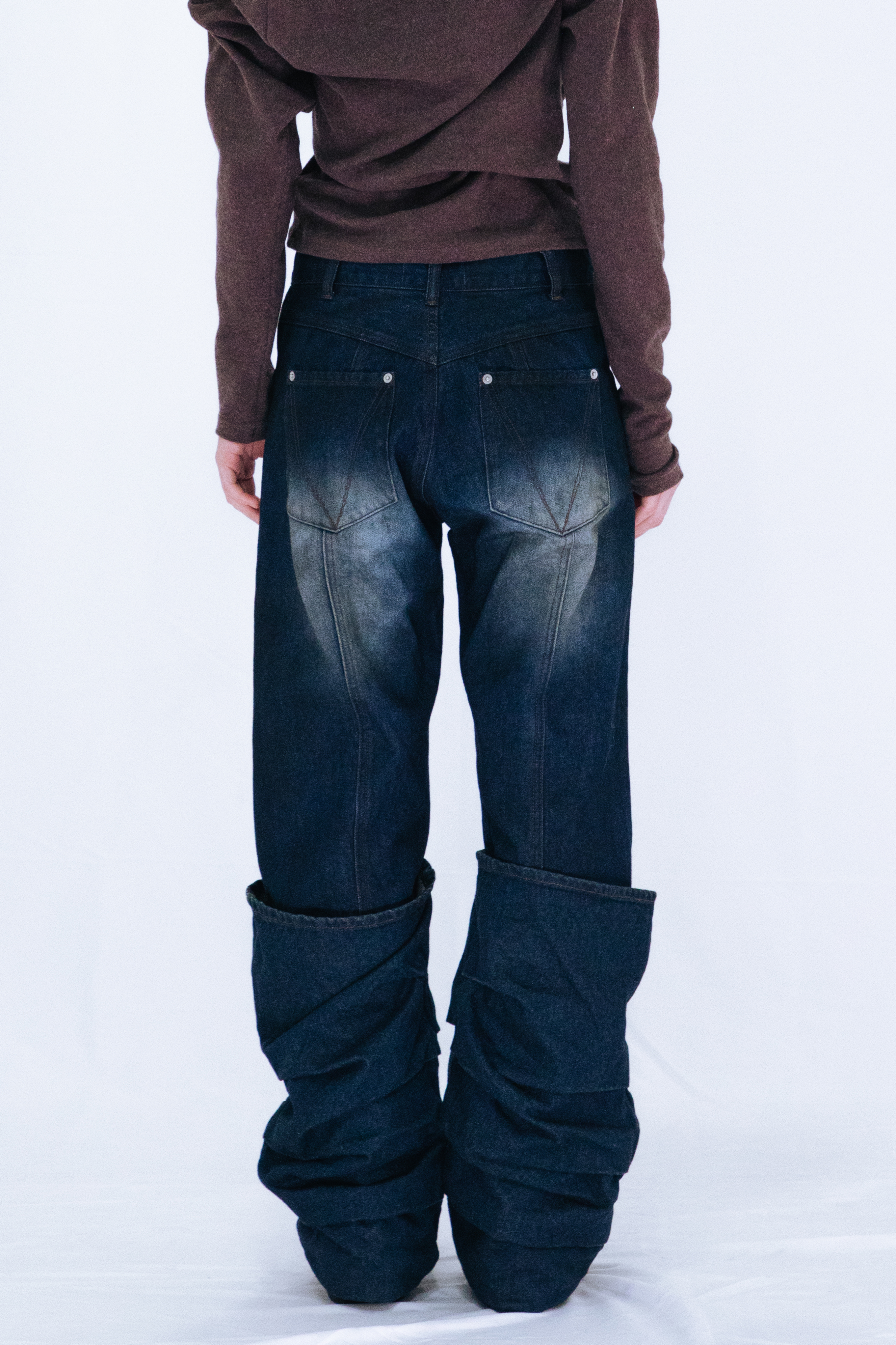 OVERLAP TUCK DENIM PANTS / NAVY