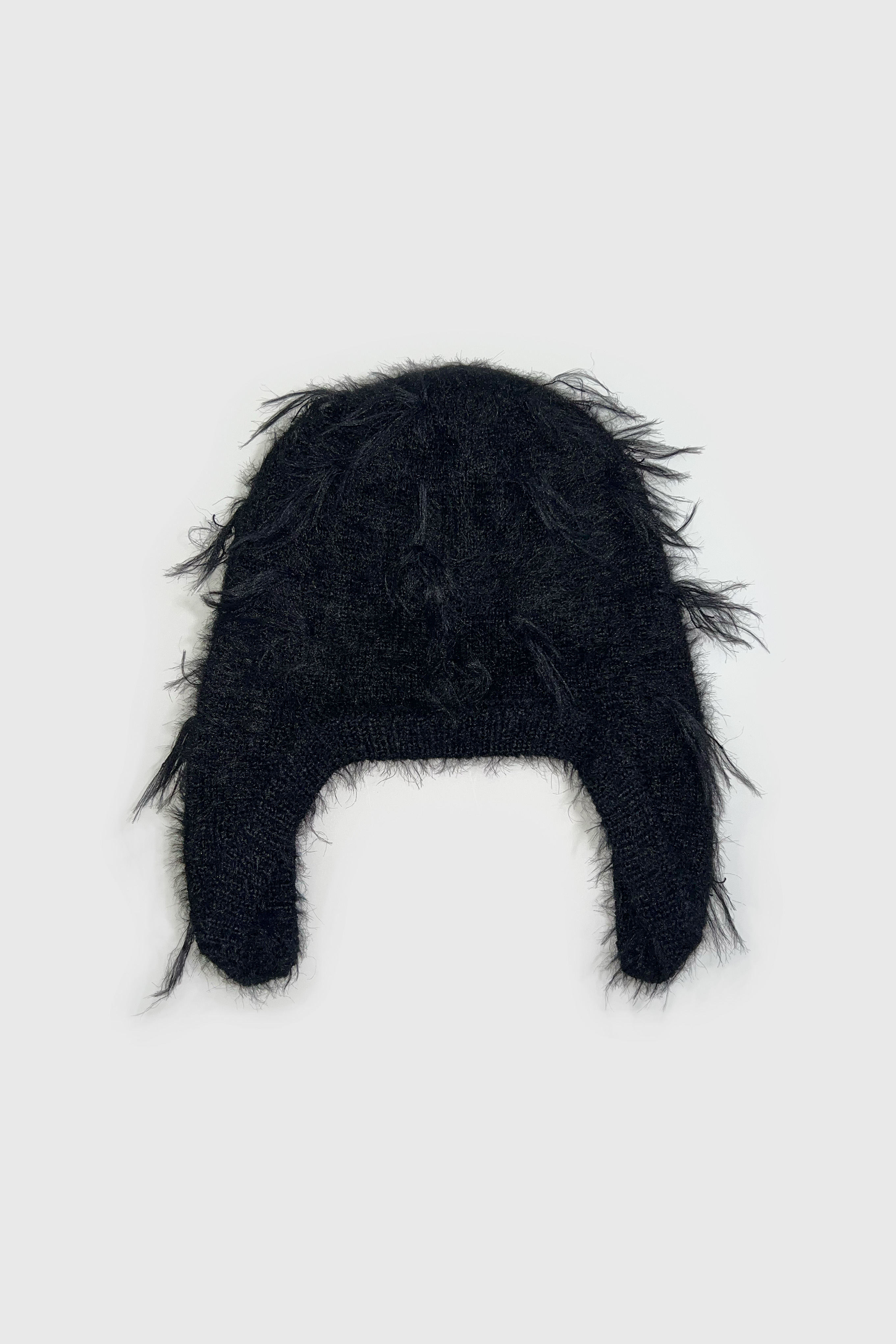 FLUFFY BEANIE / BLACK