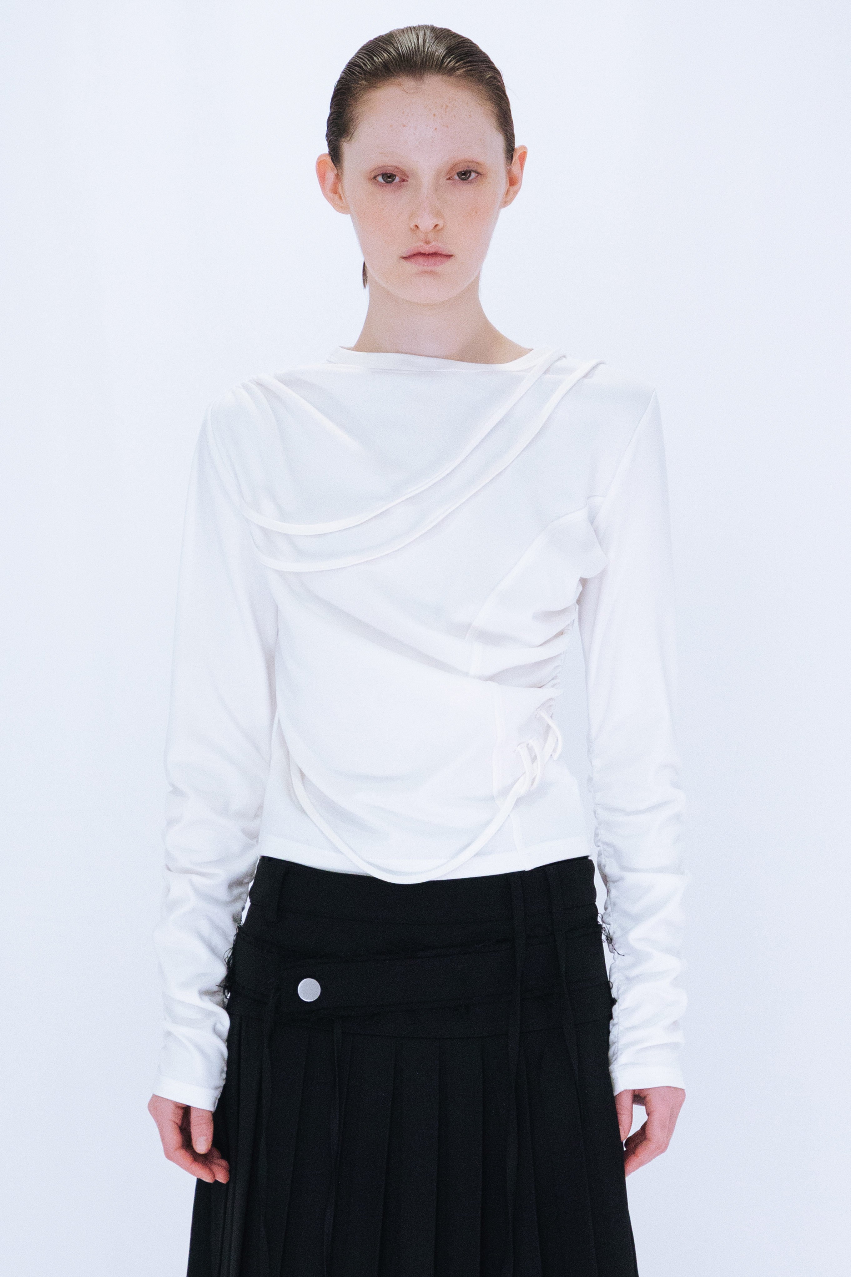 STRINGS LONG SLEEVE / WHITE