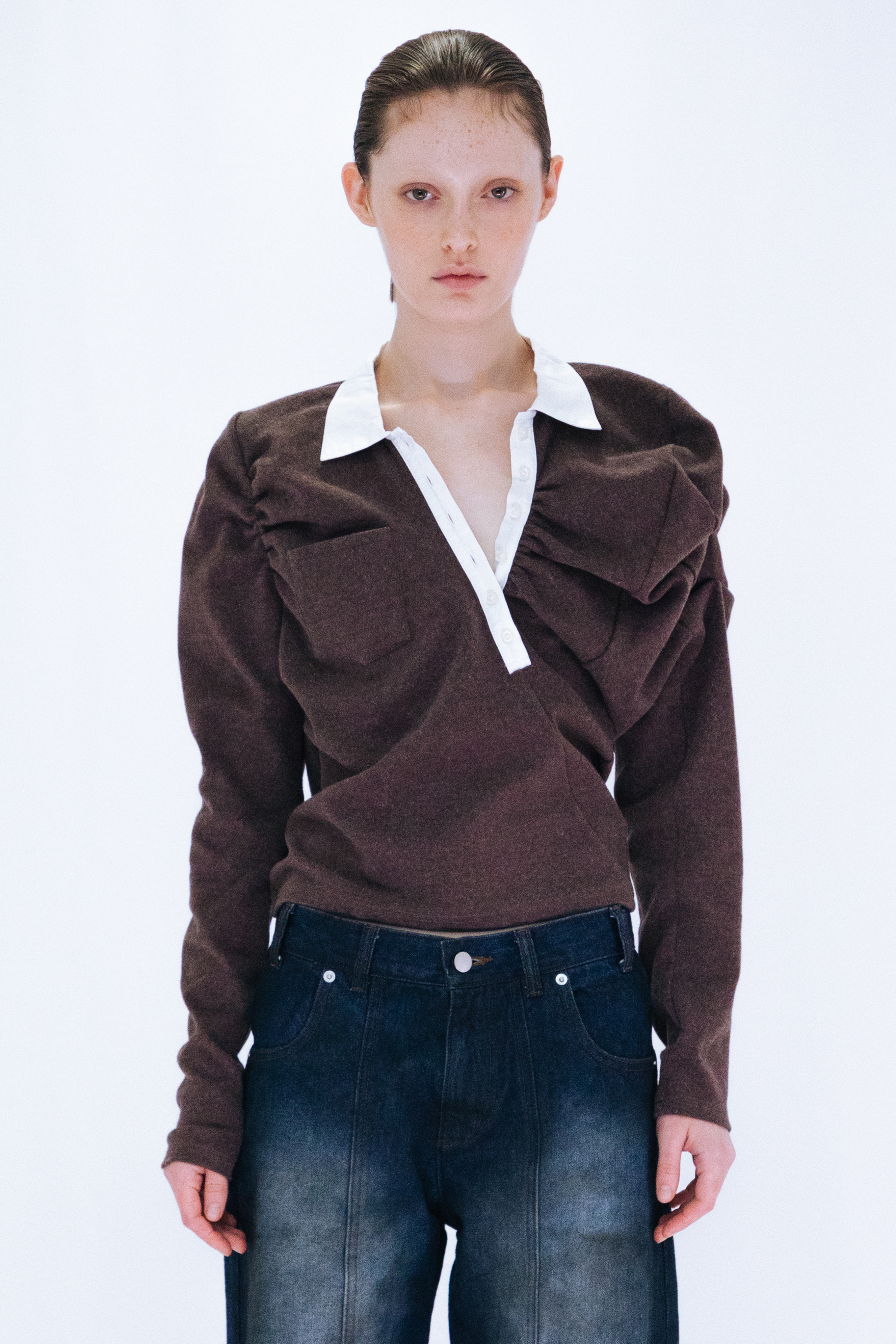 ASYMMETRIC POLO SHIRT / BROWN