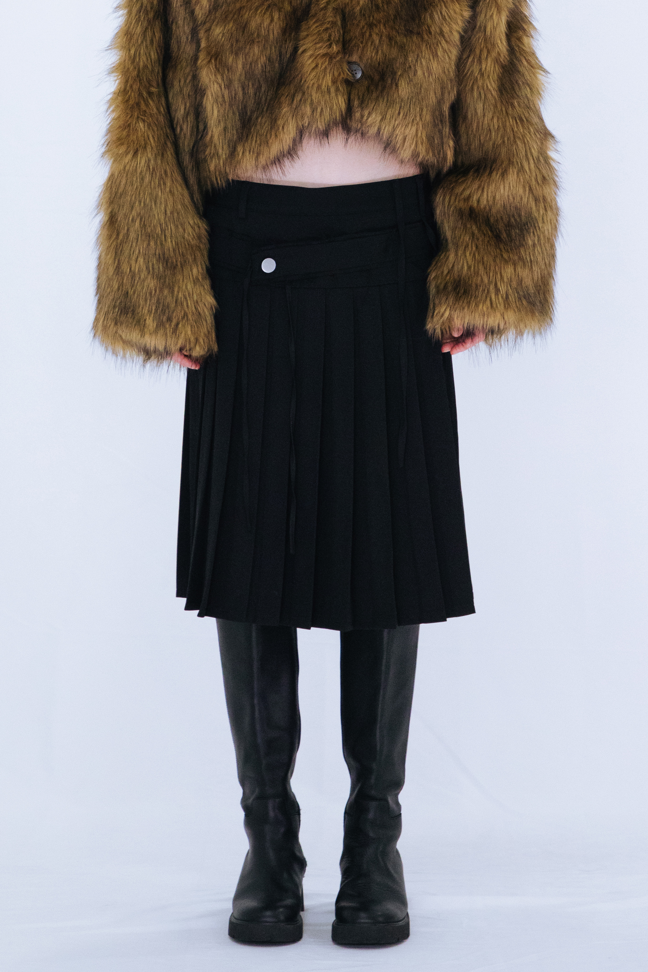 PLEATED MIDI SKIRT / BLACK