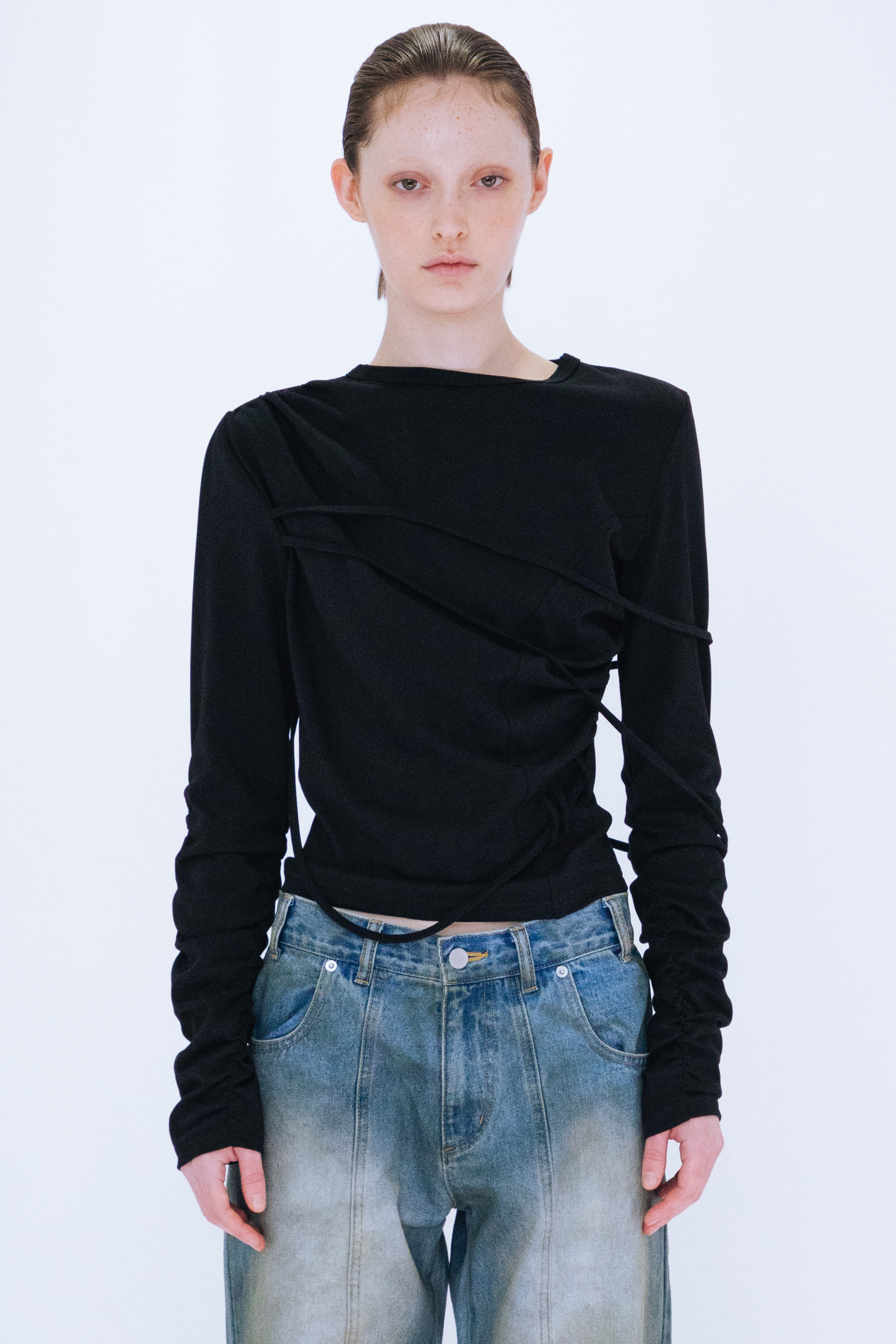 STRINGS LONG SLEEVE / BLACK