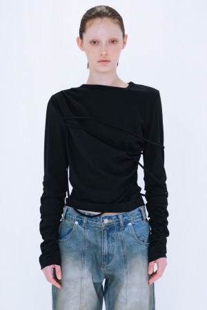 STRINGS LONG SLEEVE / BLACK