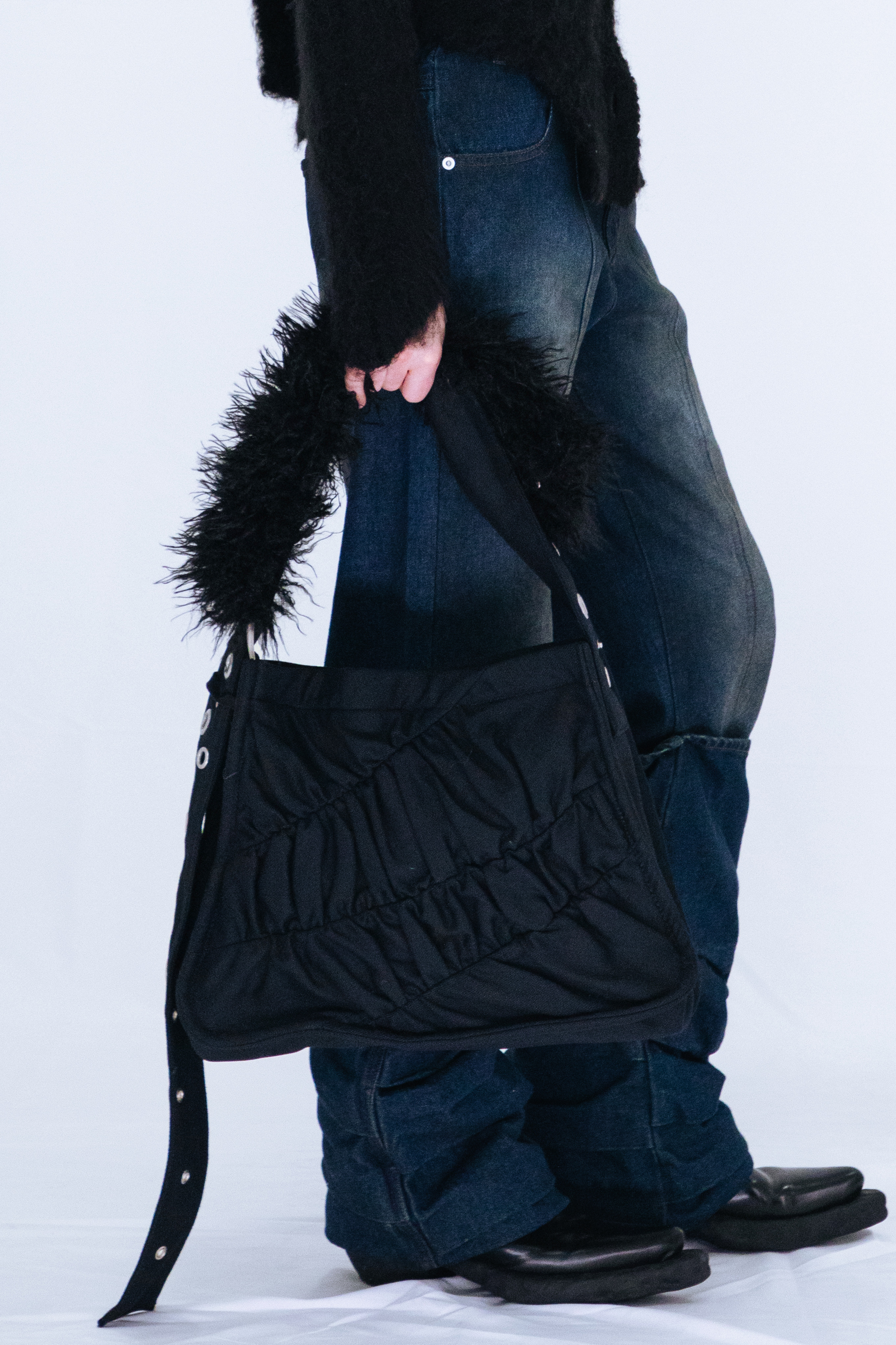 GATHER SHOULDER BAG / BLACK