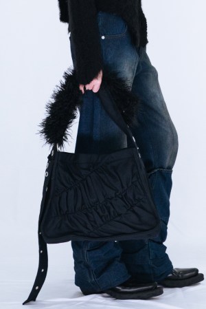 GATHER SHOULDER BAG / BLACK