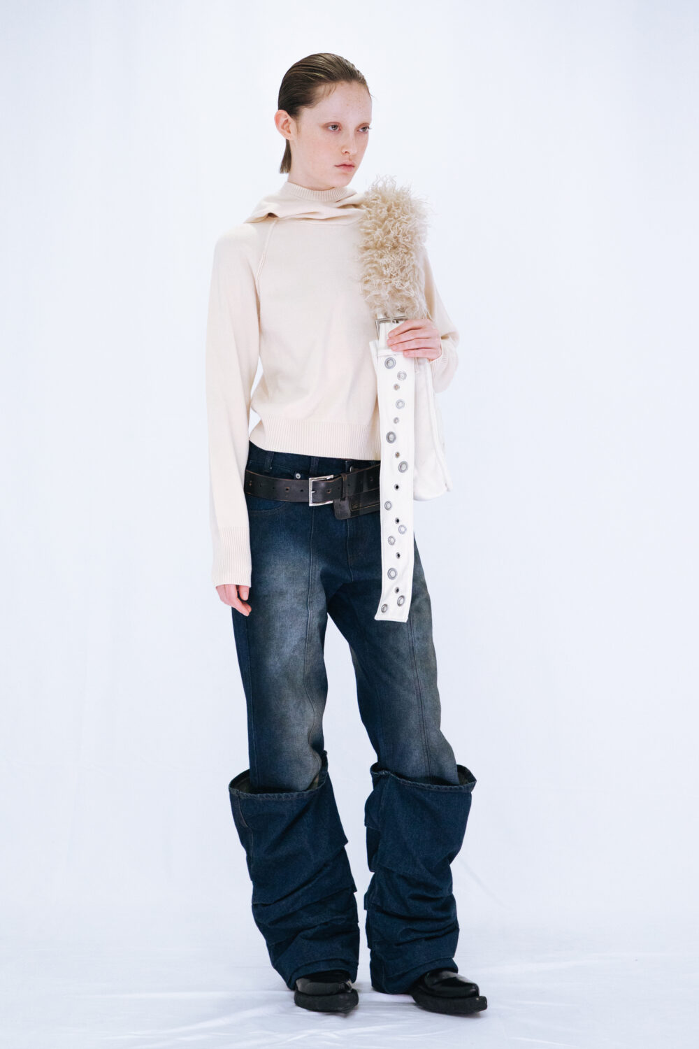 VIAVANDA OVERLAP TUCK DENIM PANTS デニム OVERLAP TUCK DENIM PANTS / NAVY – VIAVANDA