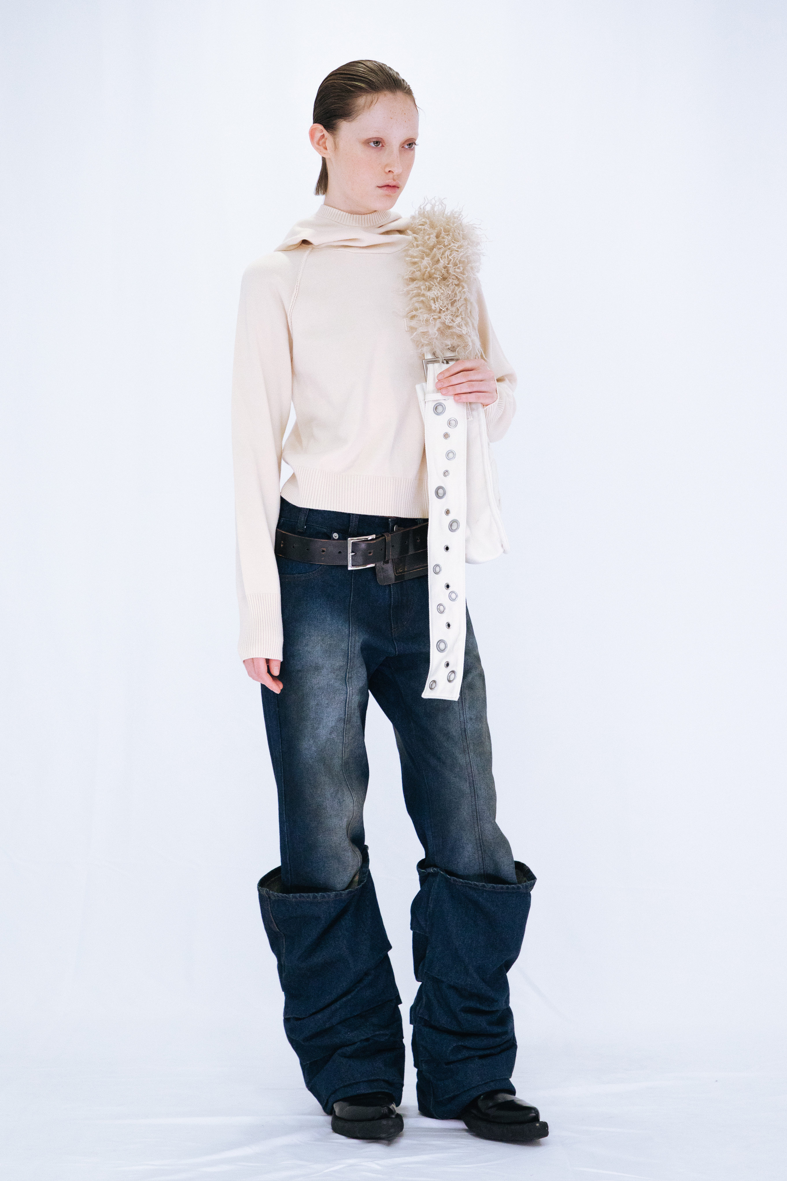 OVERLAP TUCK DENIM PANTS / NAVY