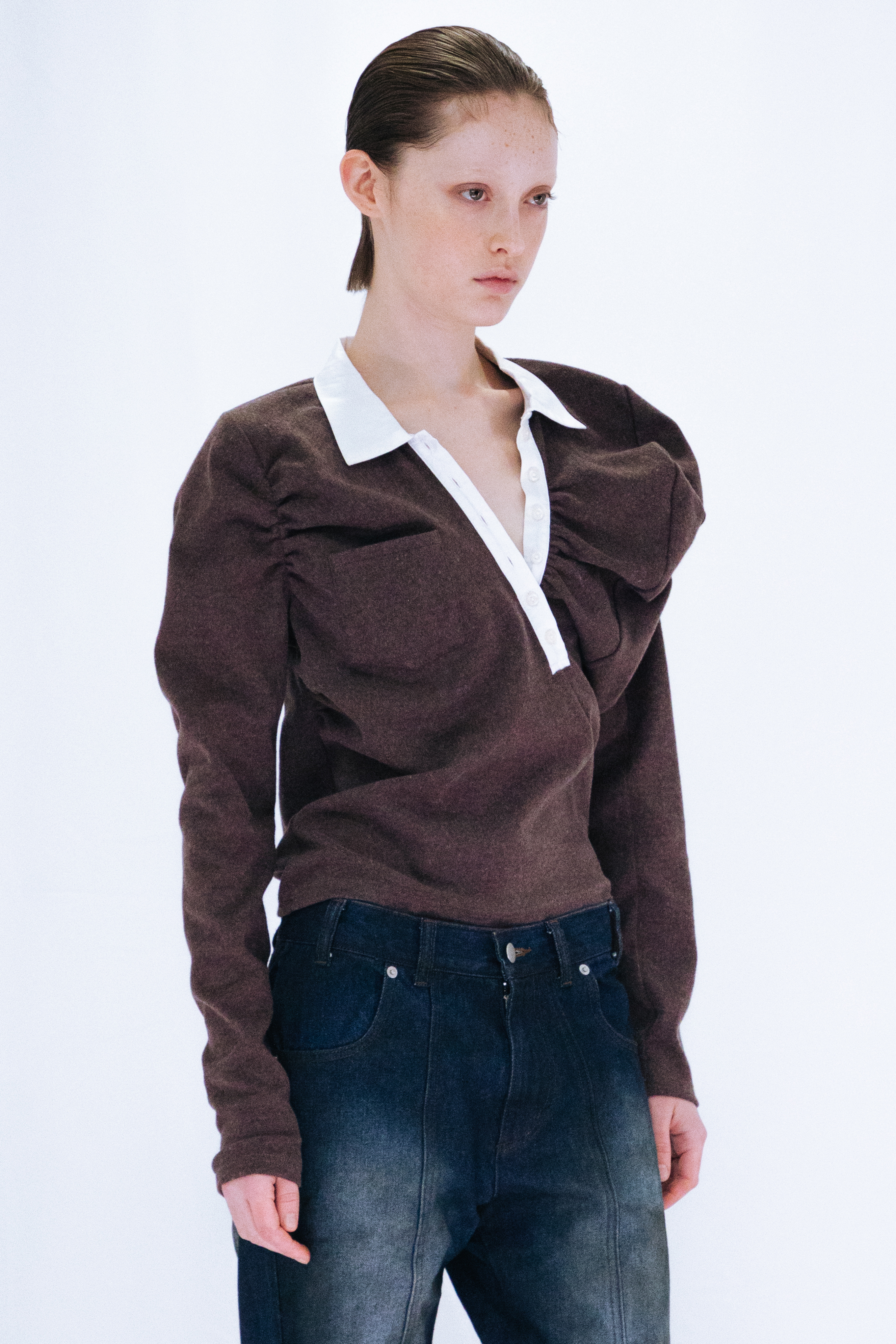 ASYMMETRIC POLO SHIRT / BROWN