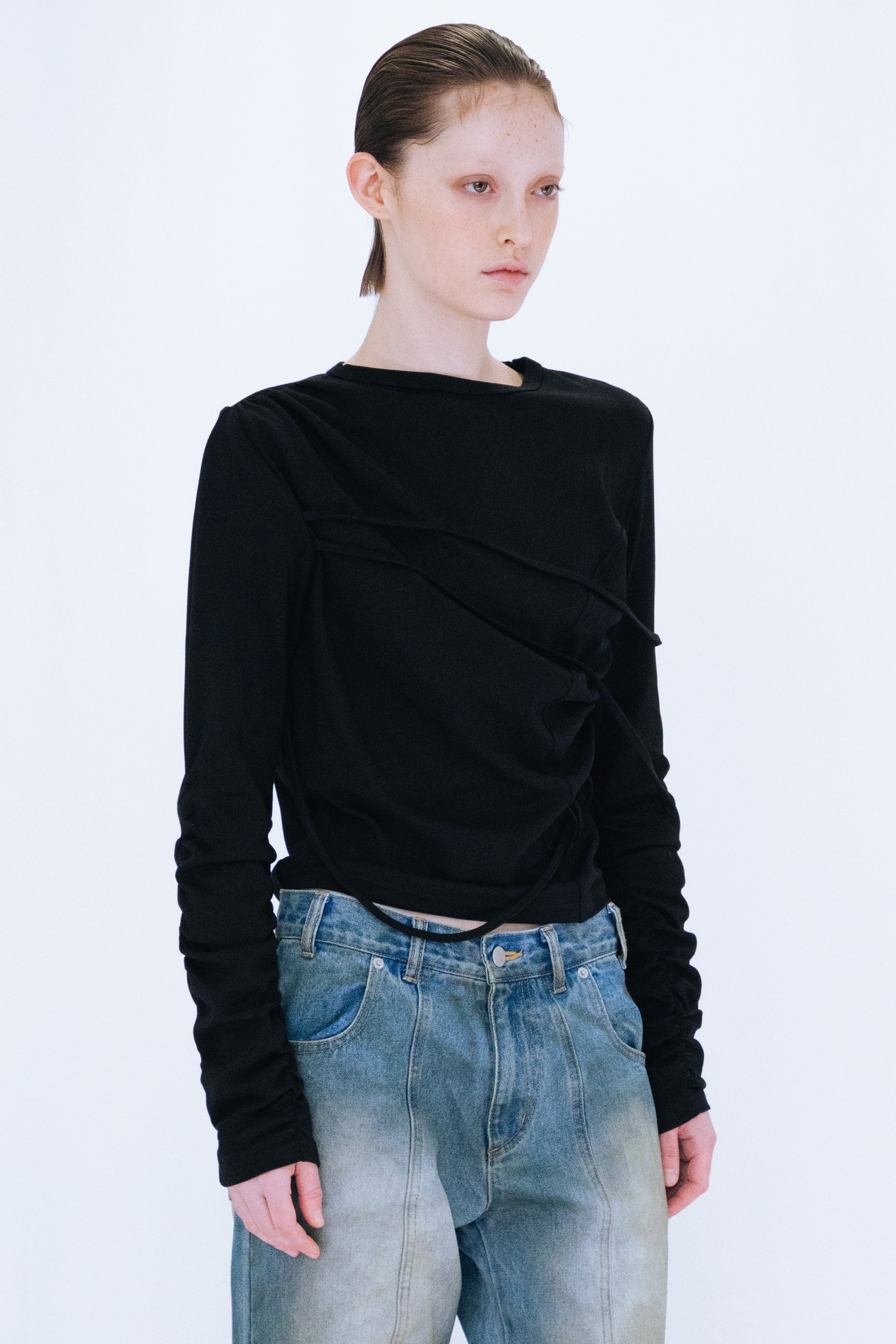 STRINGS LONG SLEEVE / BLACK