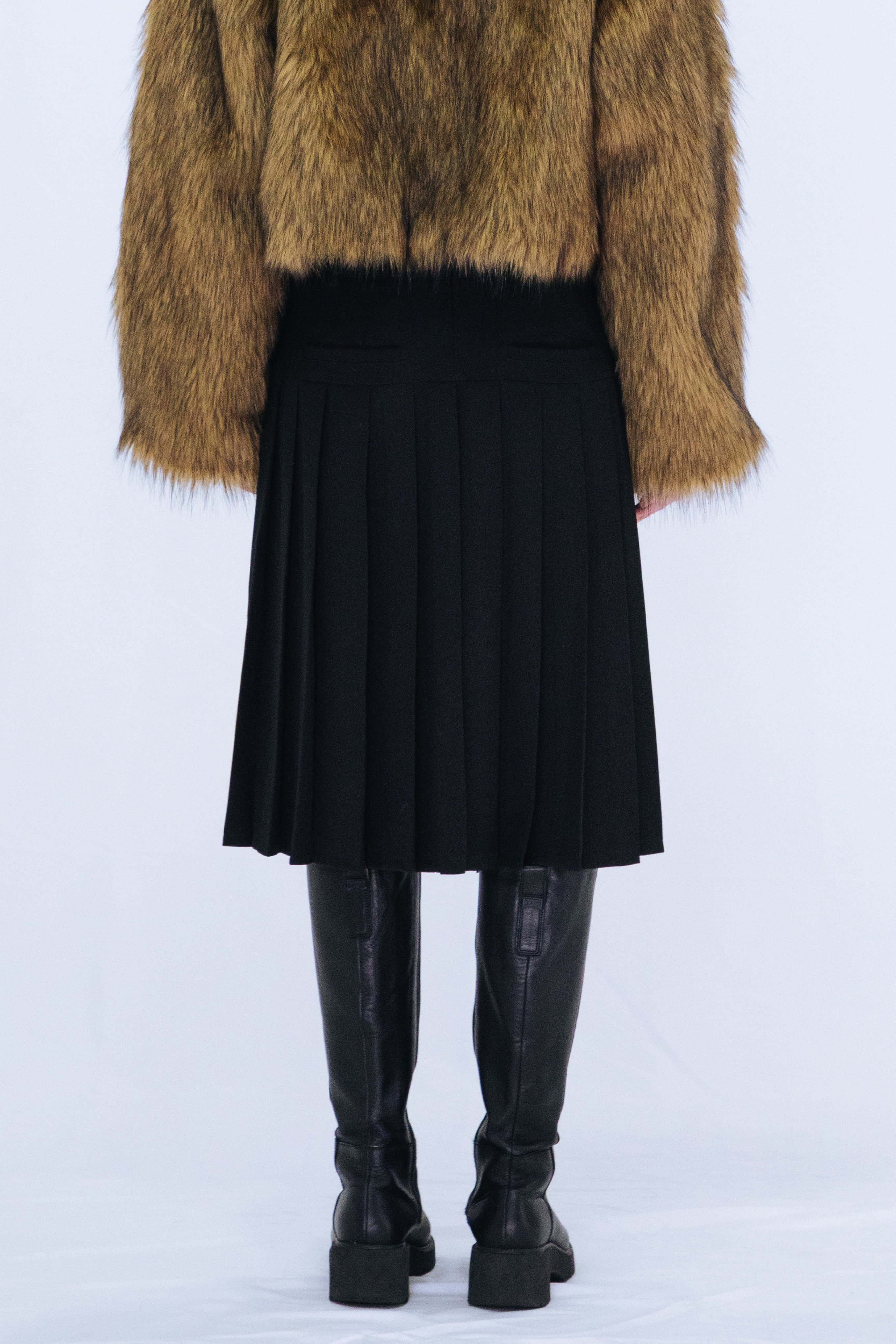 PLEATED MIDI SKIRT / BLACK