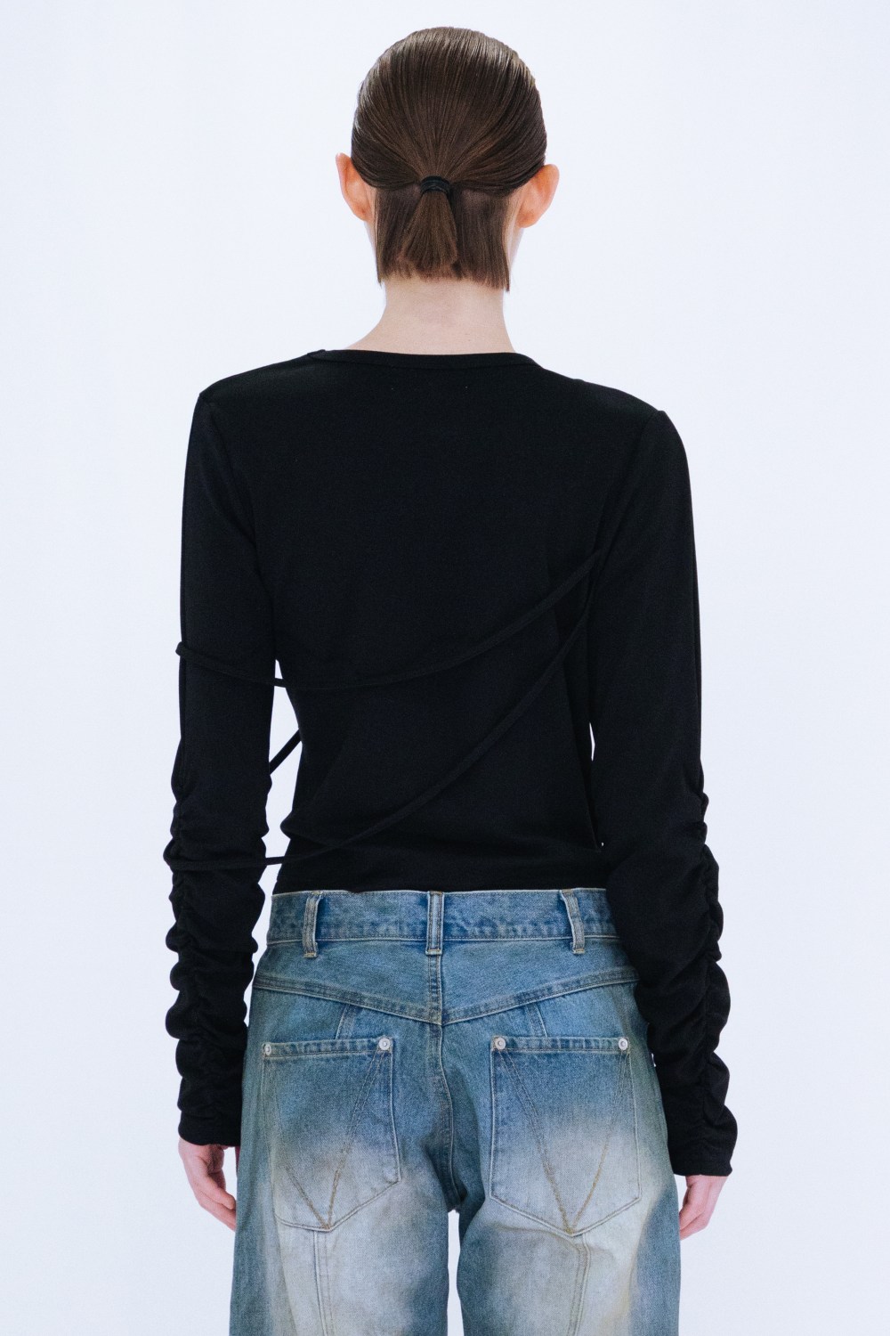 STRINGS LONG SLEEVE / BLACK – VIAVANDA