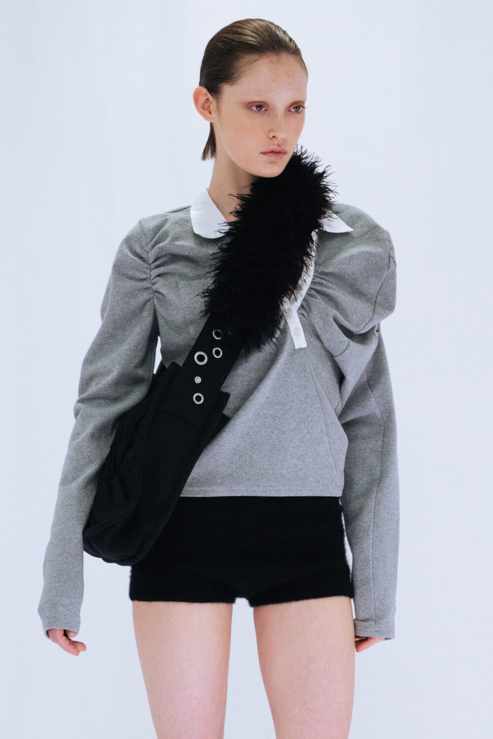 GATHER SHOULDER BAG / BLACK – VIAVANDA