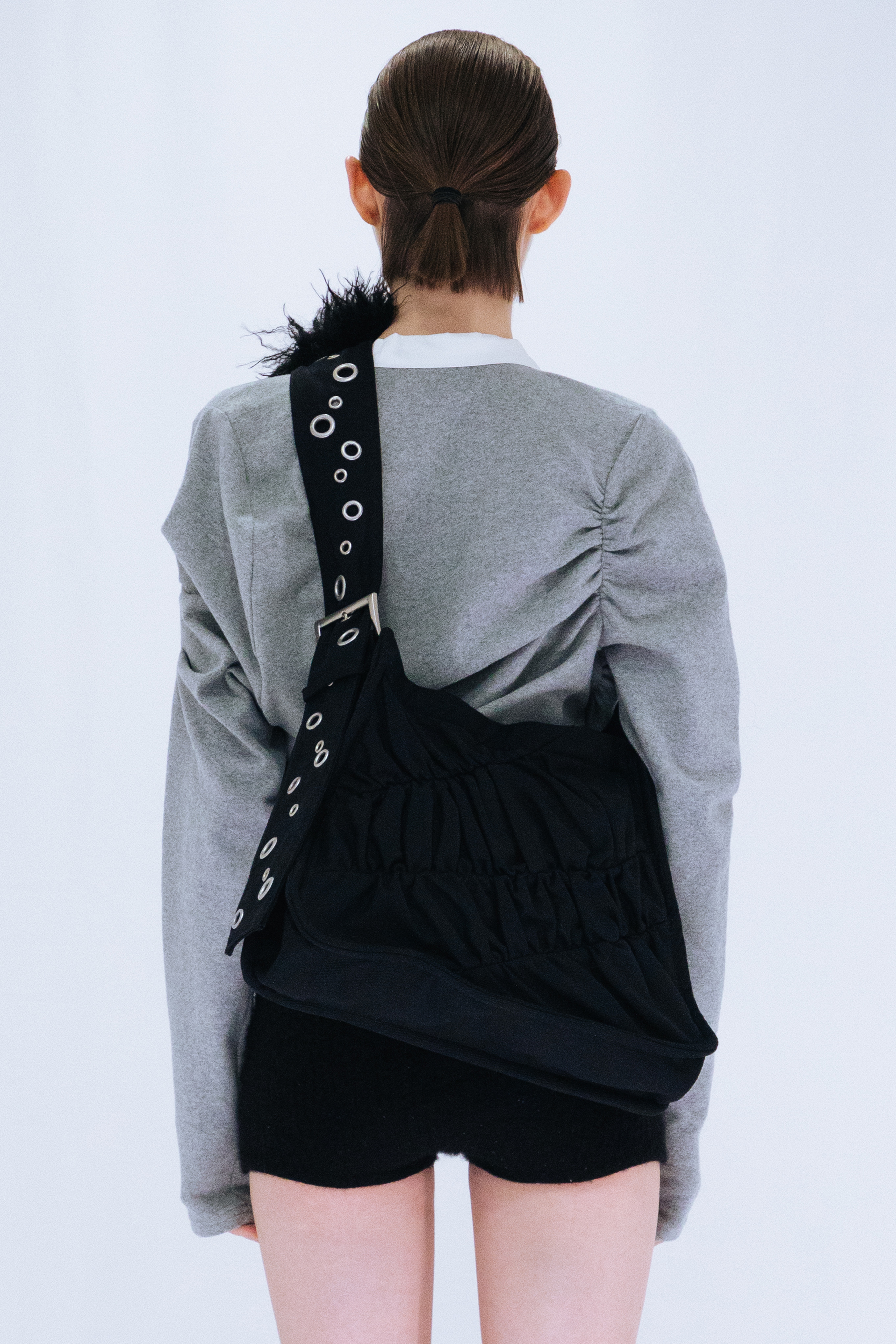 GATHER SHOULDER BAG / BLACK