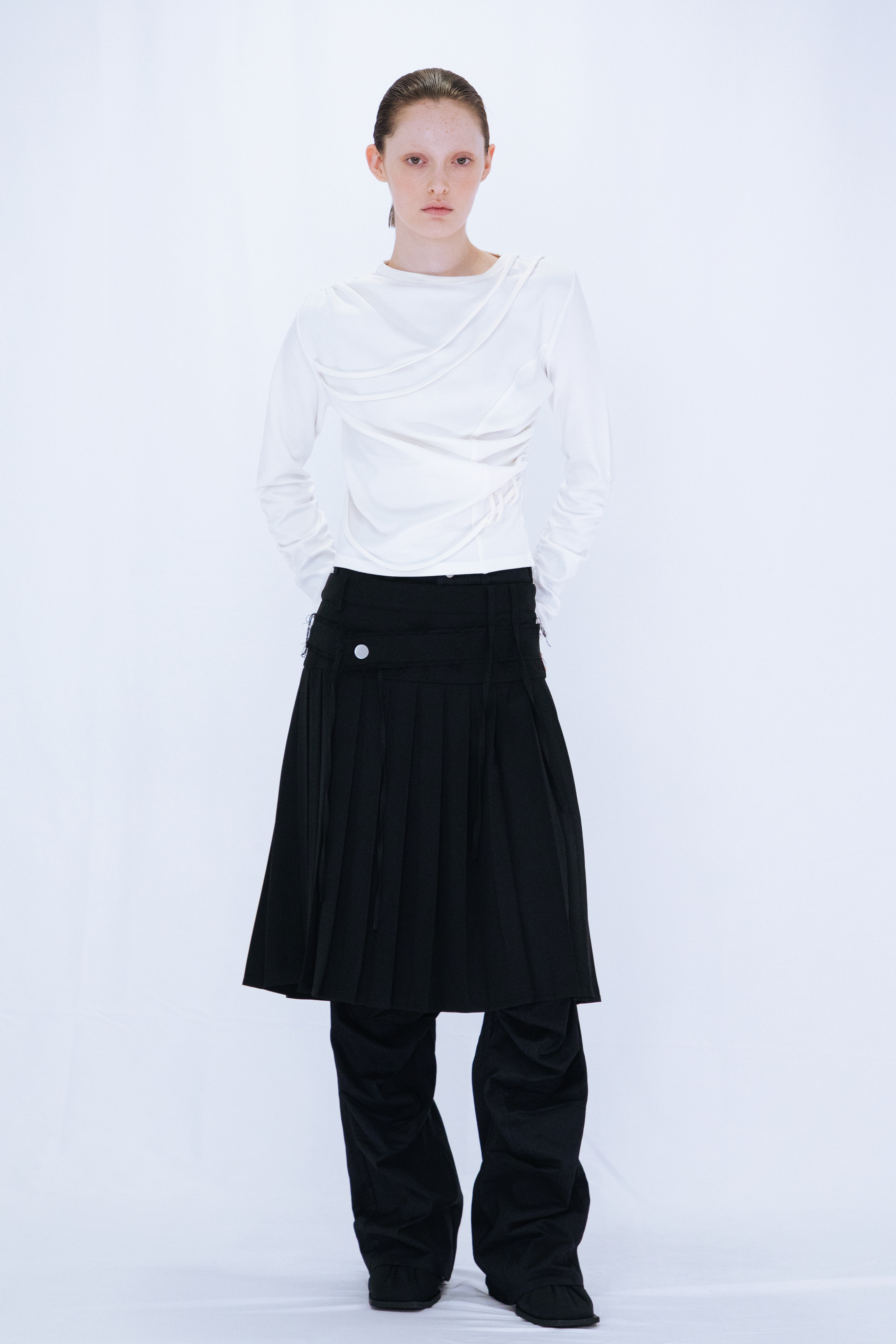 PLEATED MIDI SKIRT / BLACK