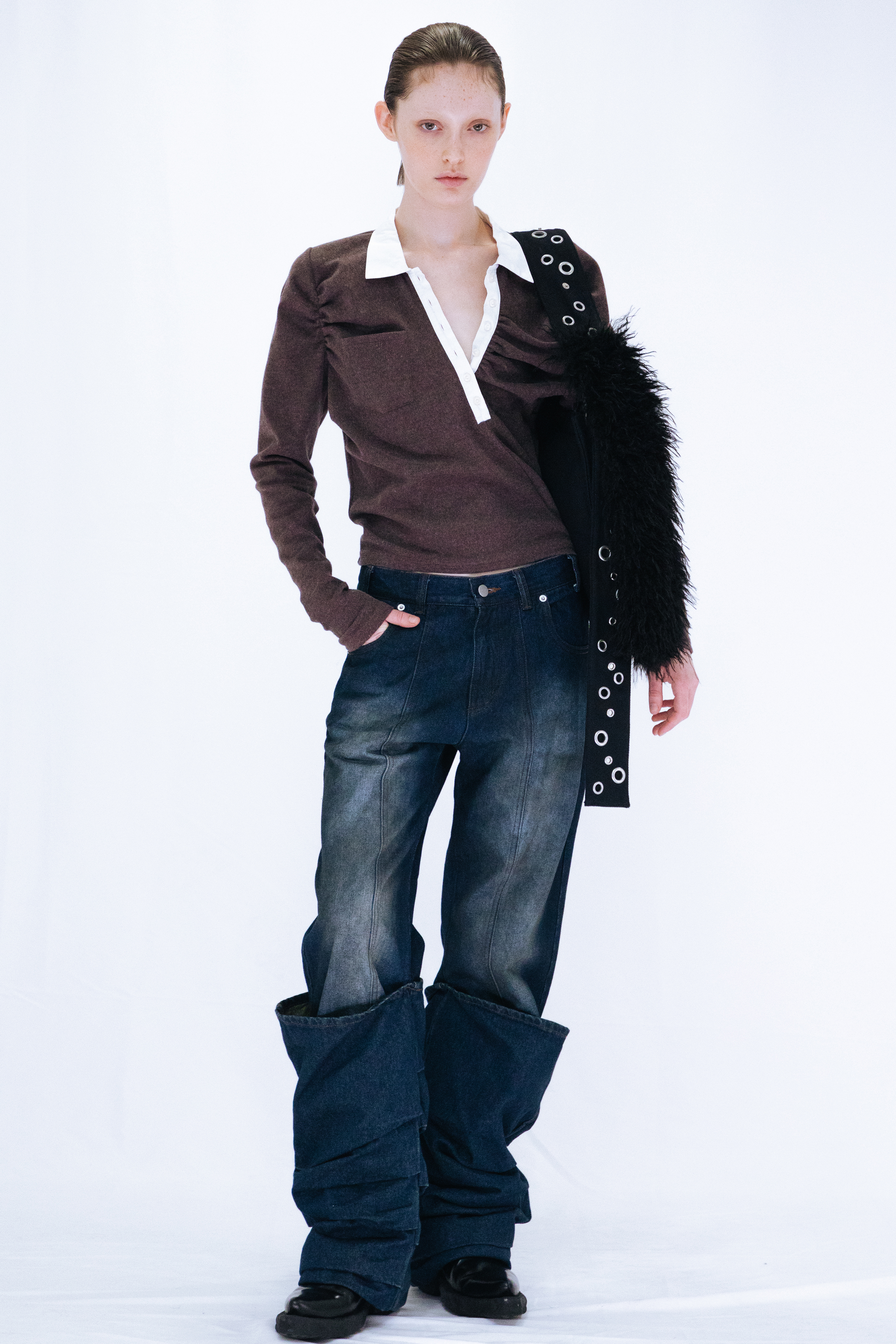 OVERLAP TUCK DENIM PANTS / NAVY