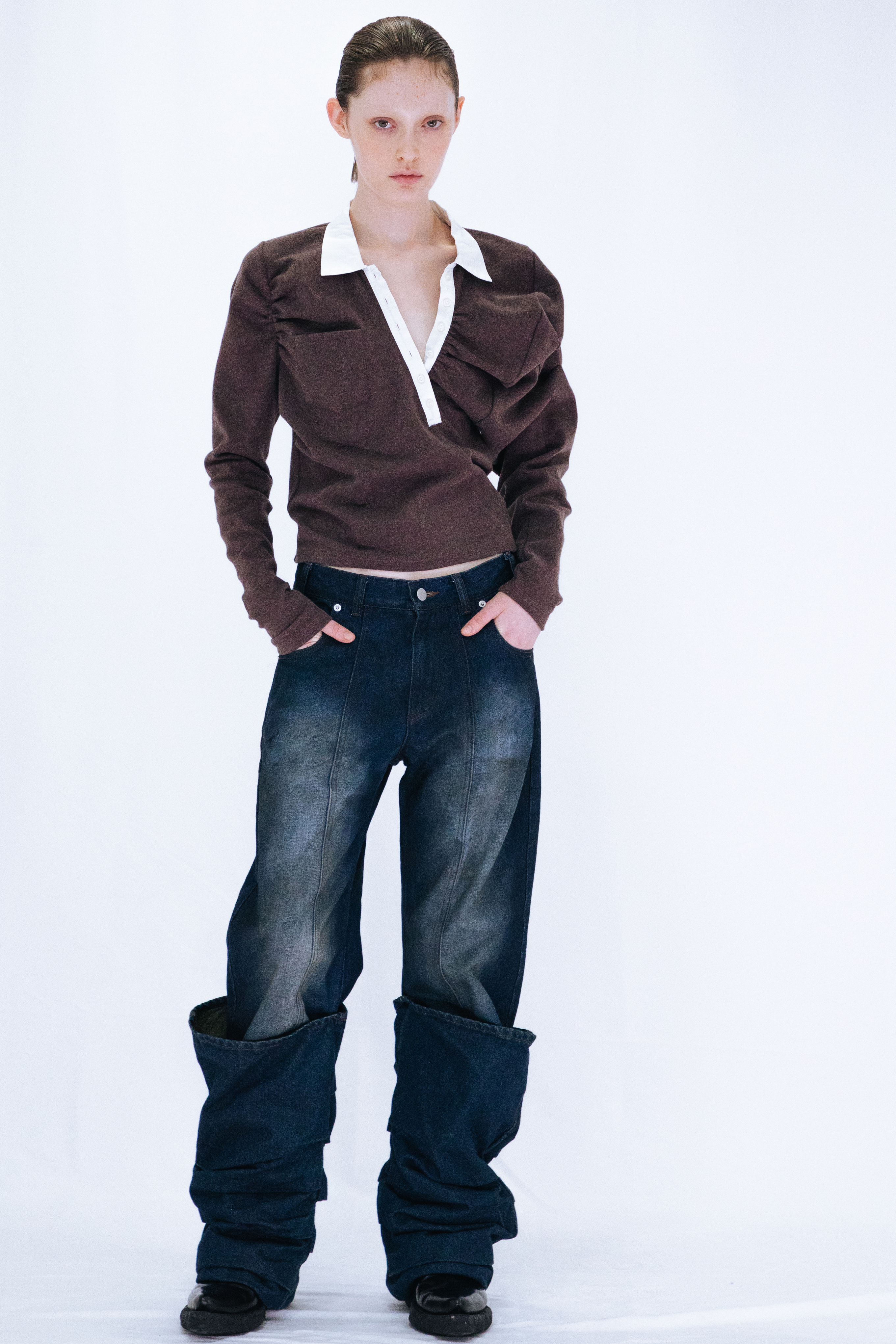 ASYMMETRIC POLO SHIRT / BROWN