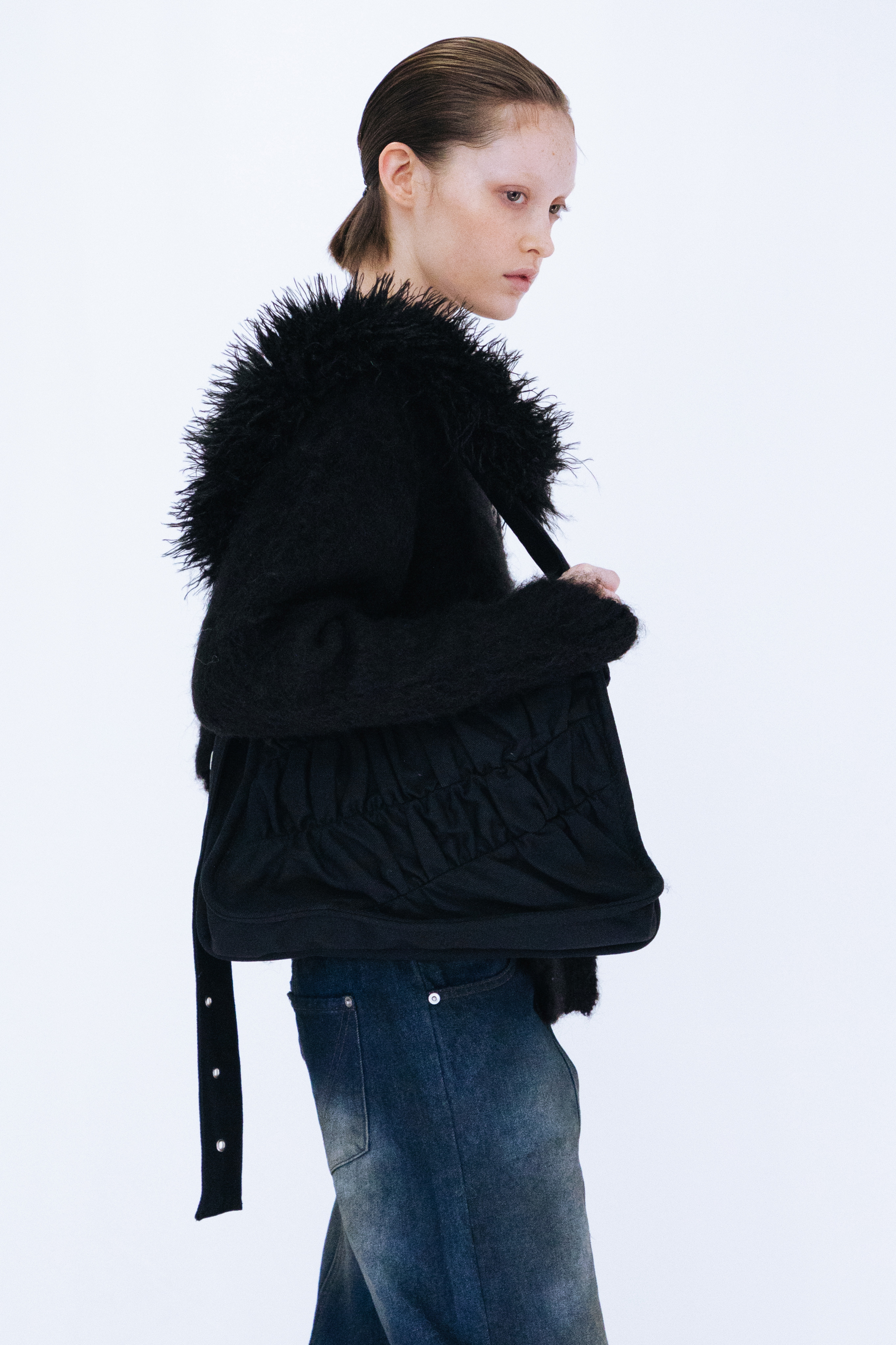 GATHER SHOULDER BAG / BLACK