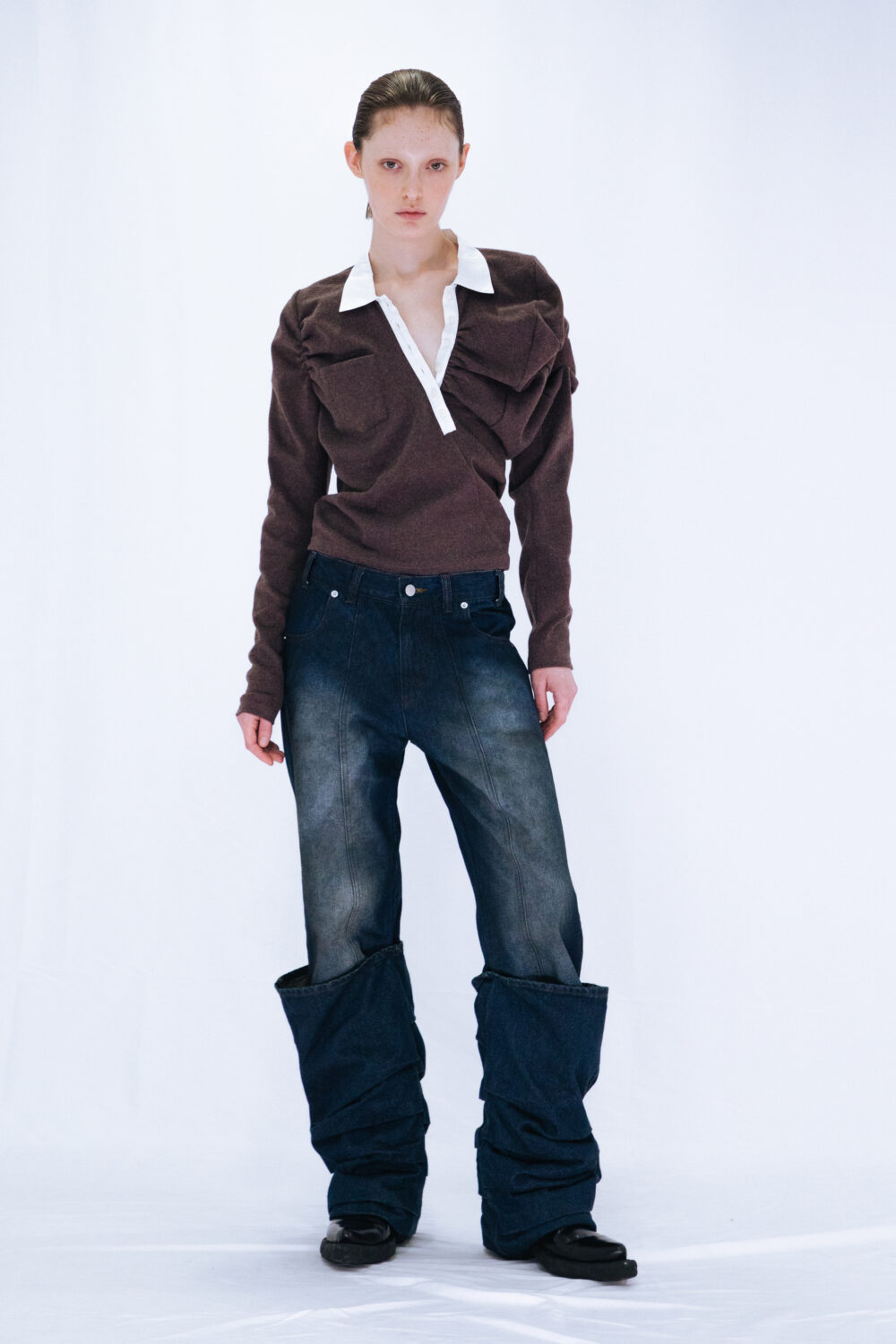 OVERLAP TUCK DENIM PANTS / NAVY – VIAVANDA