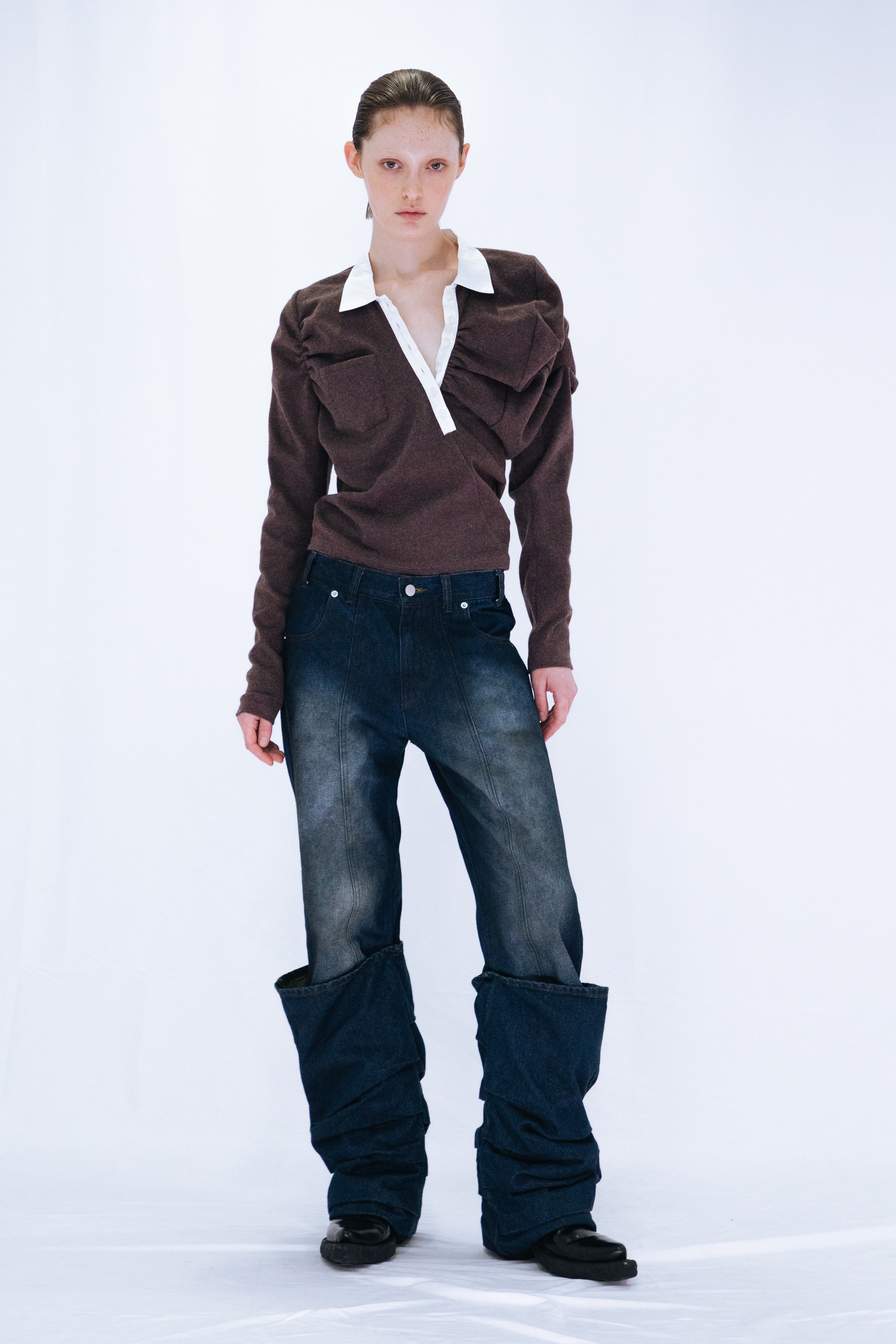 OVERLAP TUCK DENIM PANTS / NAVY