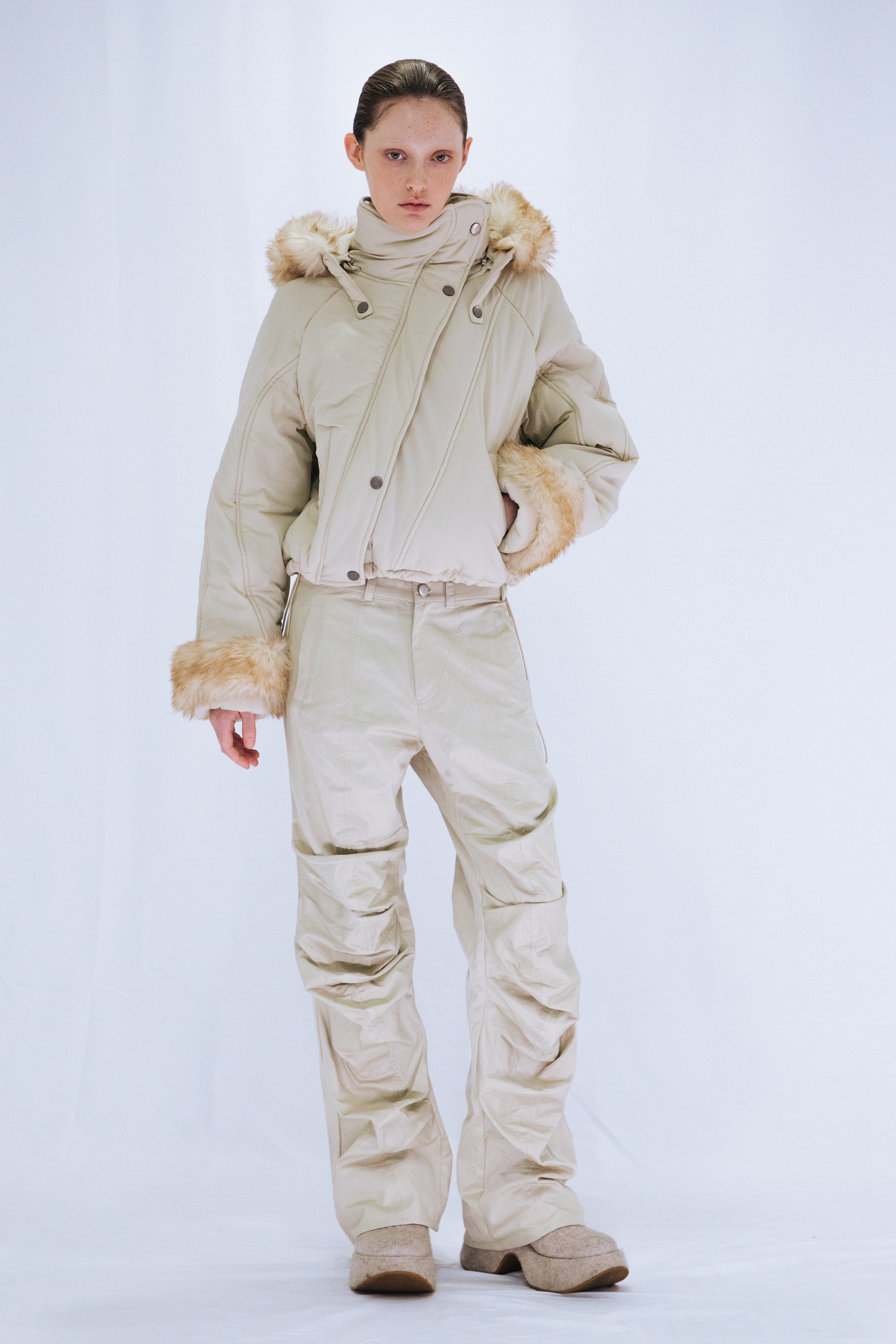 FUR HOODED PADDING JACKET / IVORY
