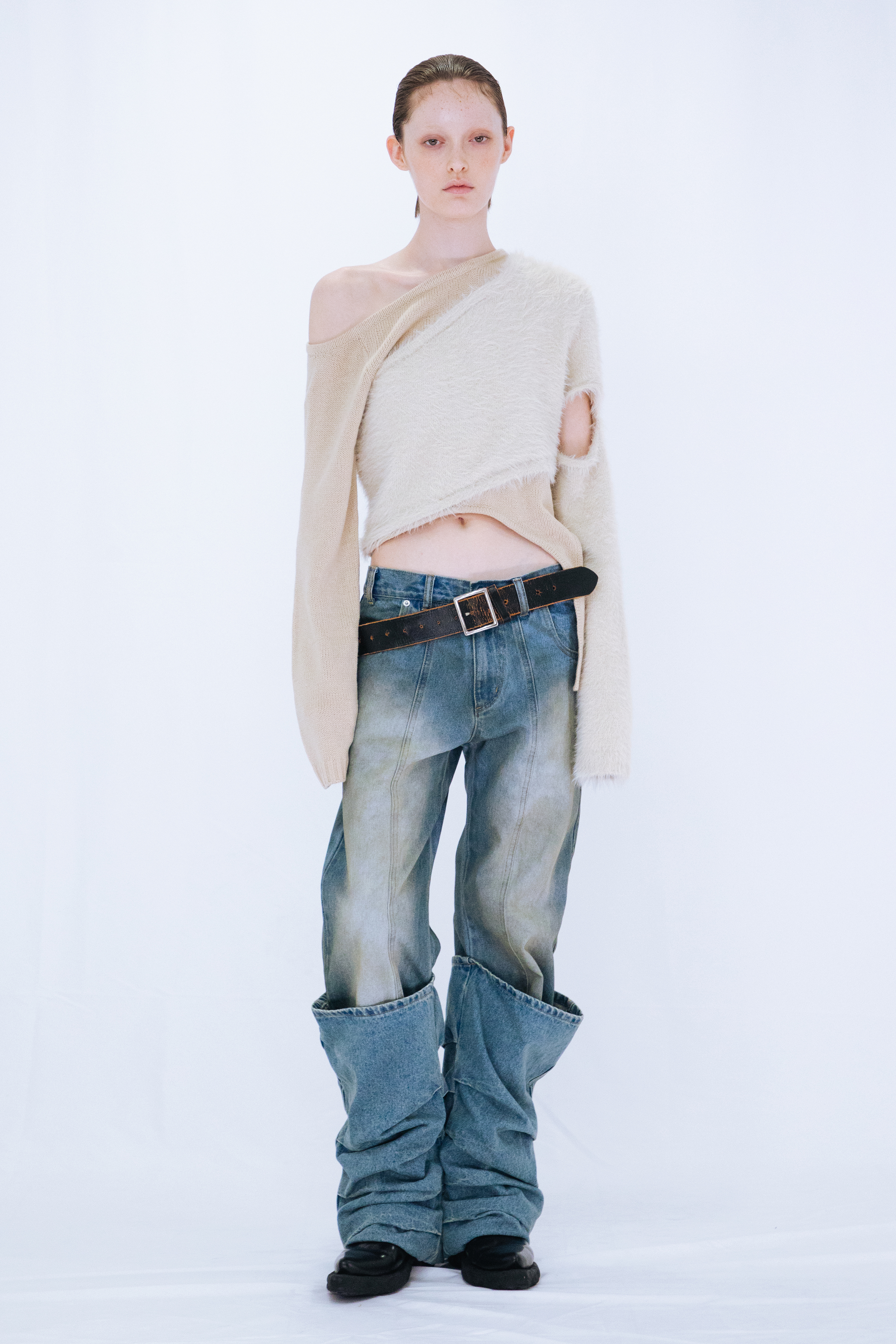 OVERLAP TUCK DENIM PANTS / BLUE
