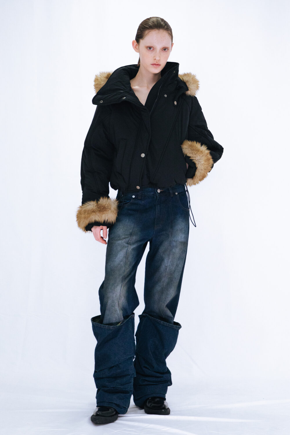 OVERLAP TUCK DENIM PANTS / NAVY – VIAVANDA