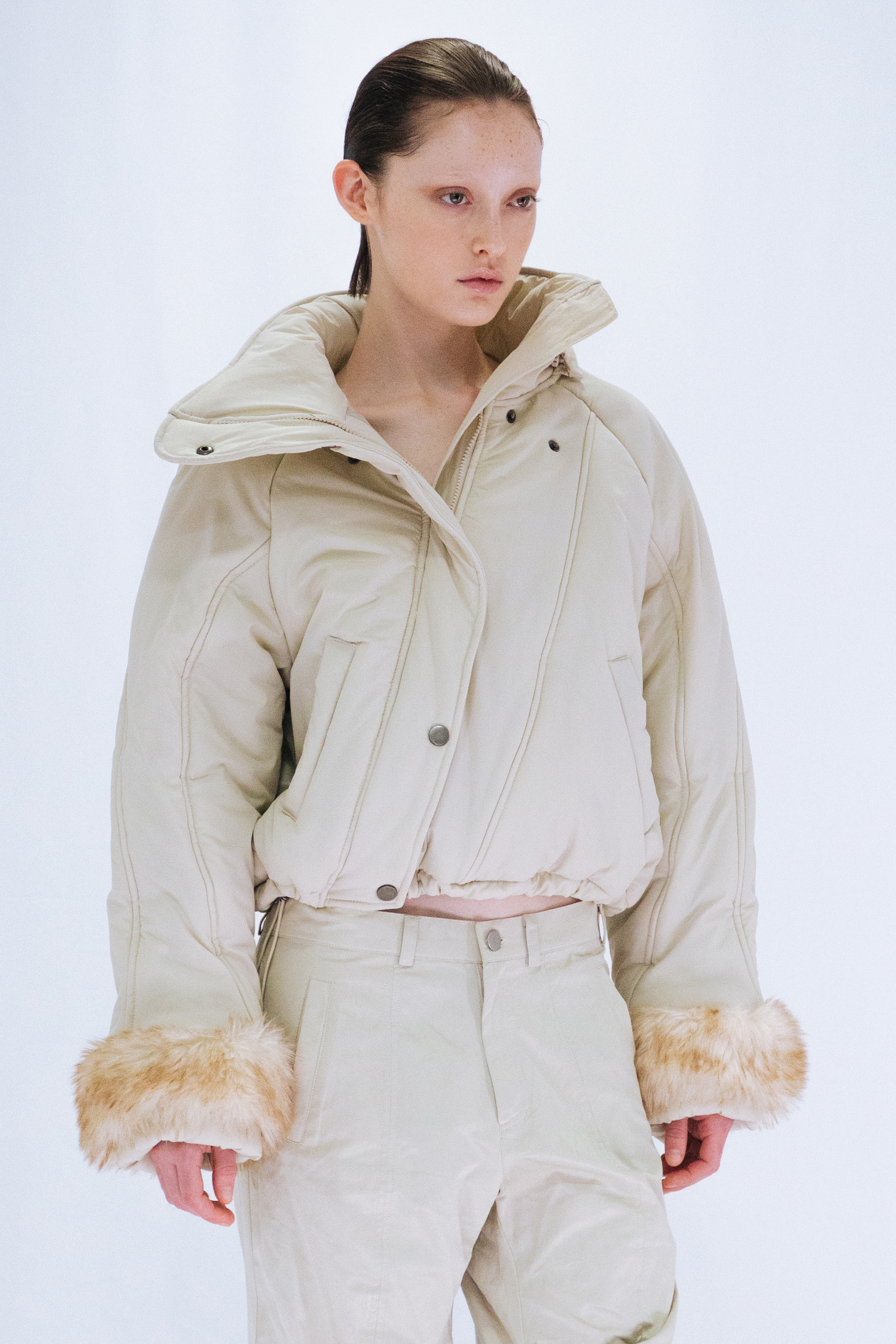 FUR HOODED PADDING JACKET / IVORY
