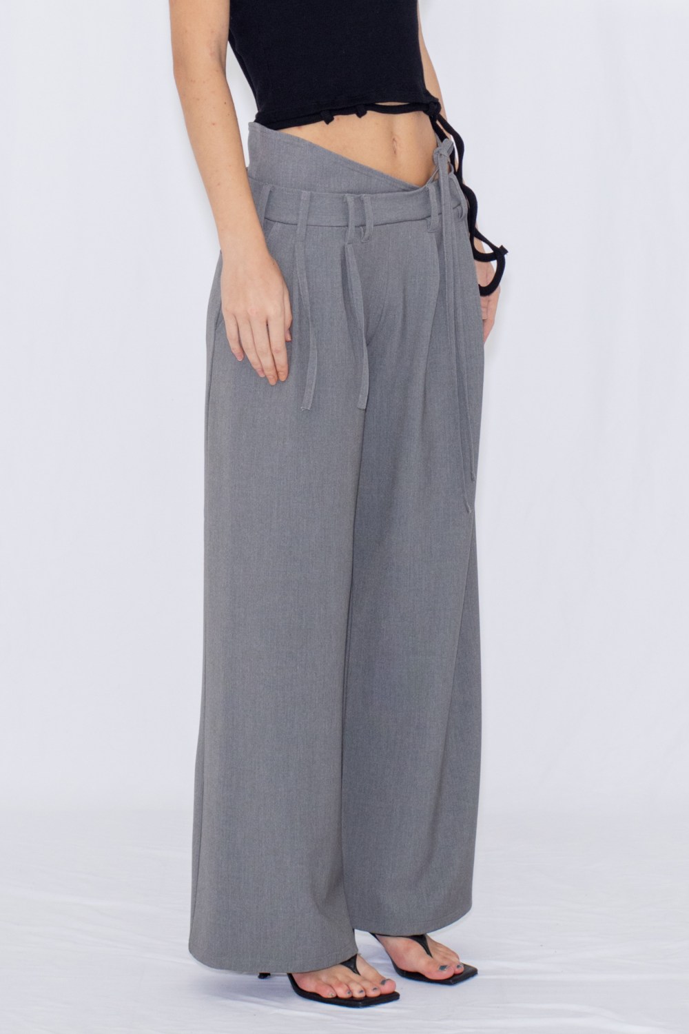Gray String STRING WIDE TROUSERS / GRAY – VIAVANDA