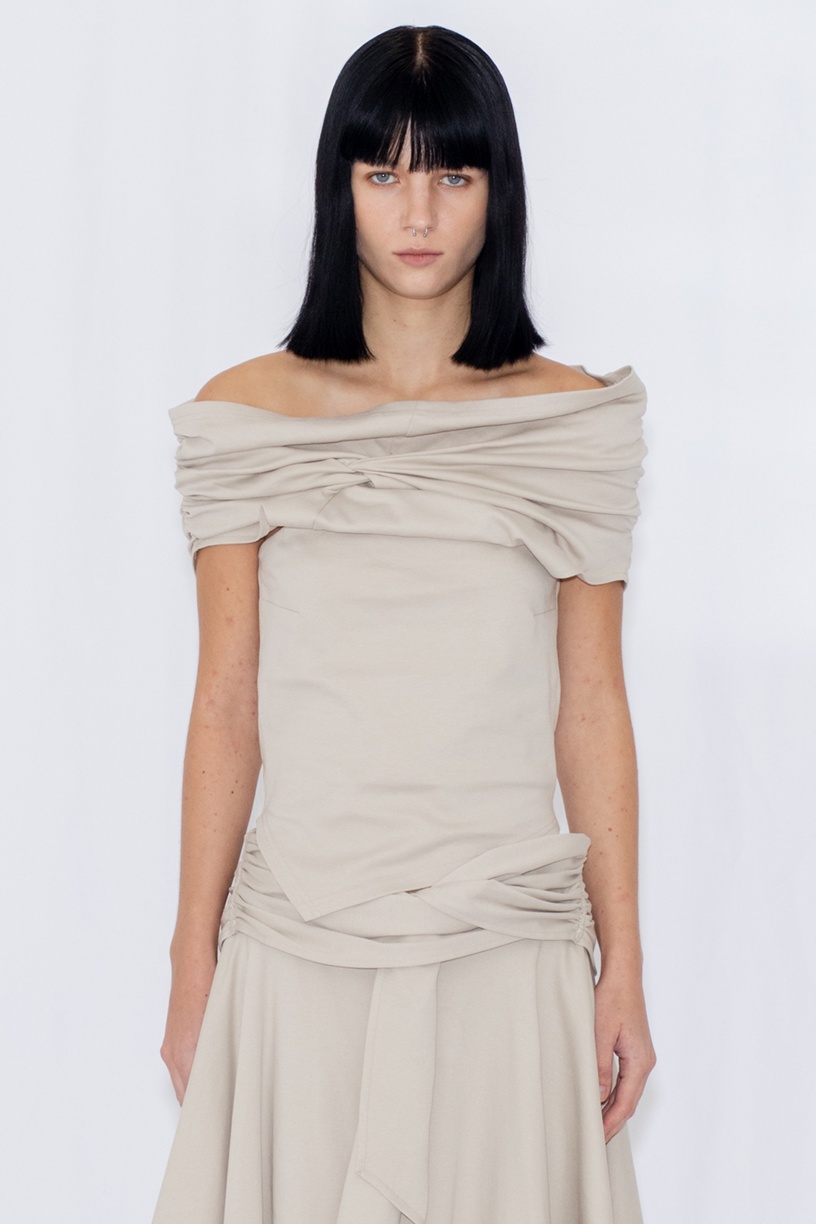 ASYMMETRIC DRAPE TOP / GRAY