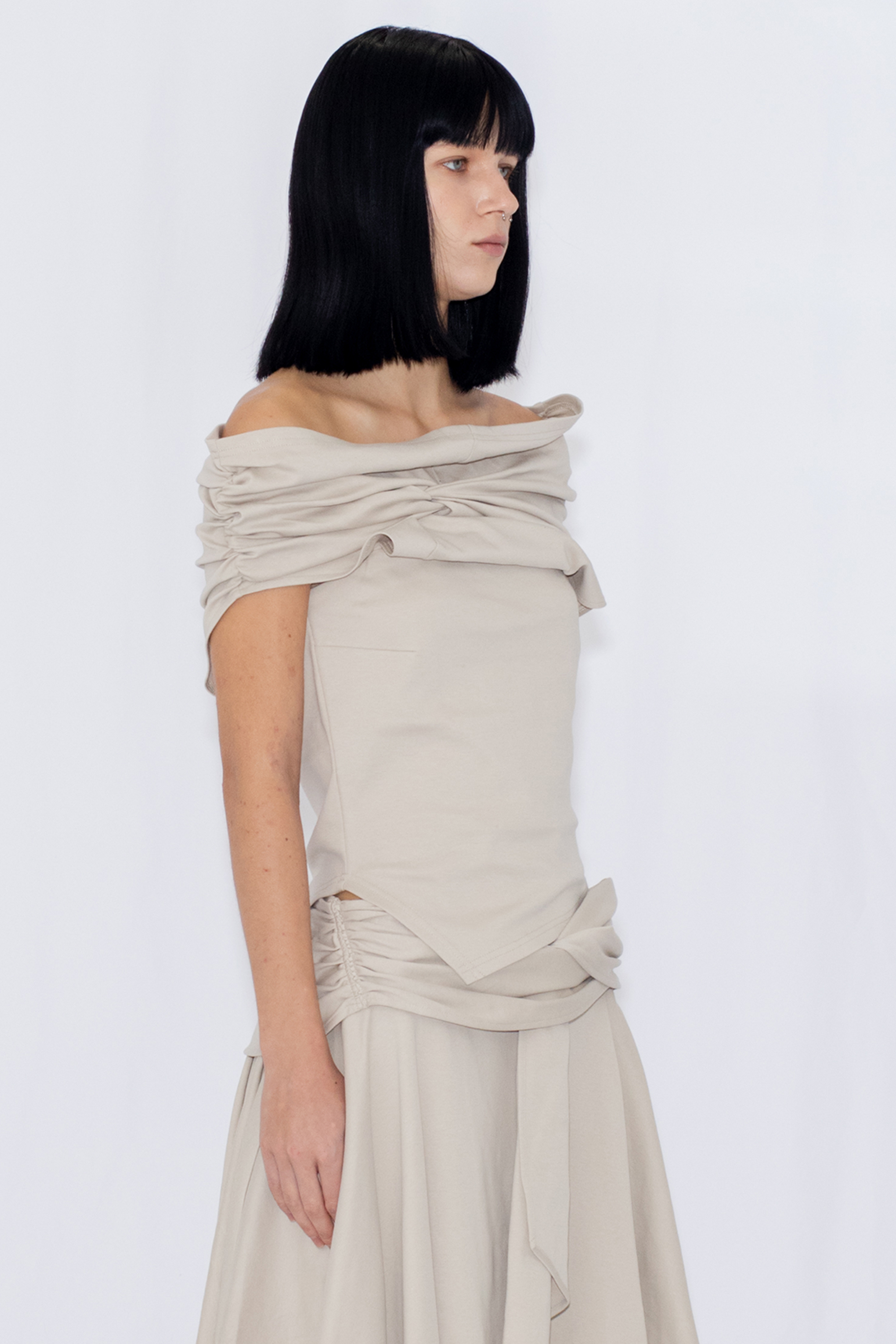 ASYMMETRIC DRAPE TOP / GRAY