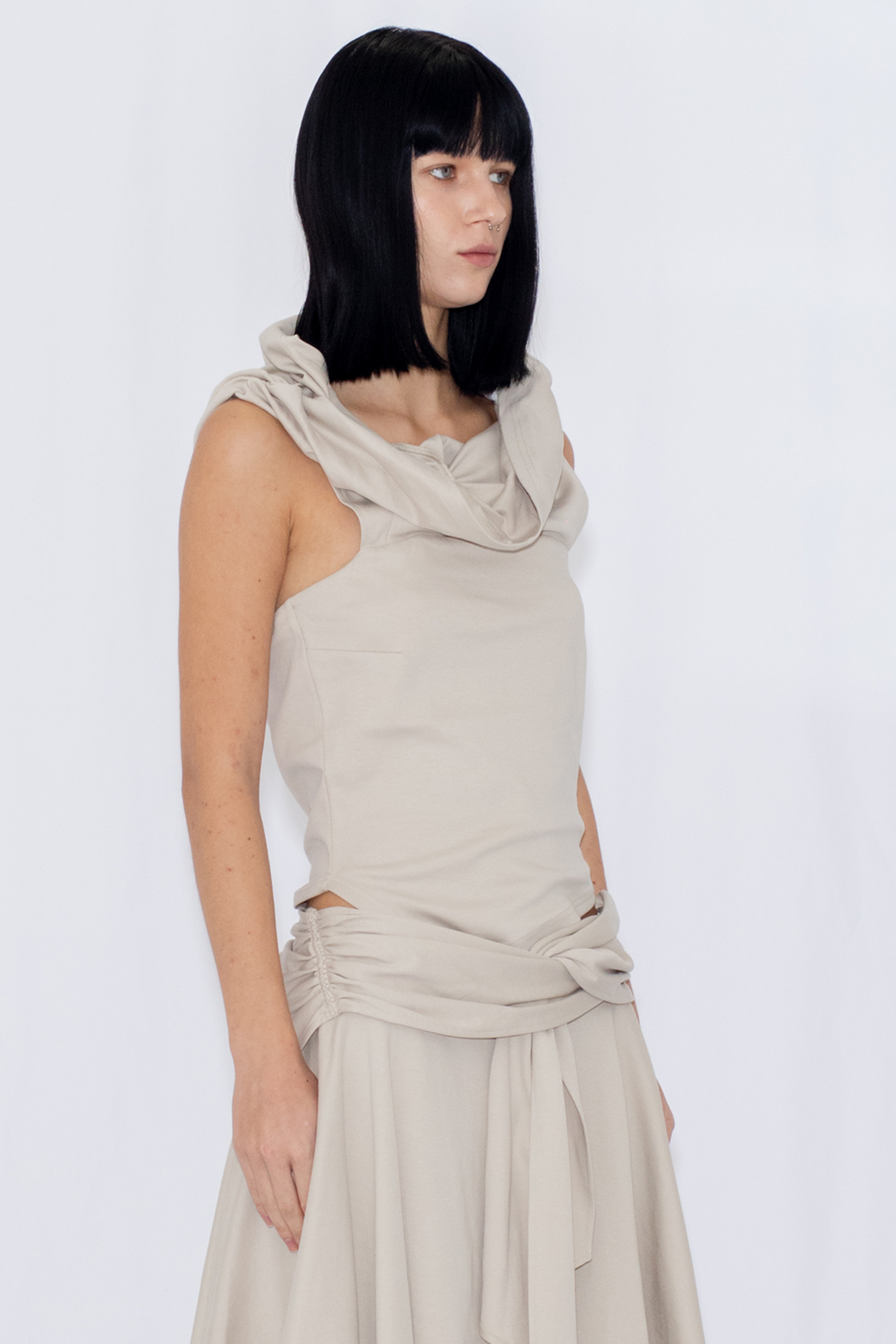 ASYMMETRIC DRAPE TOP / GRAY