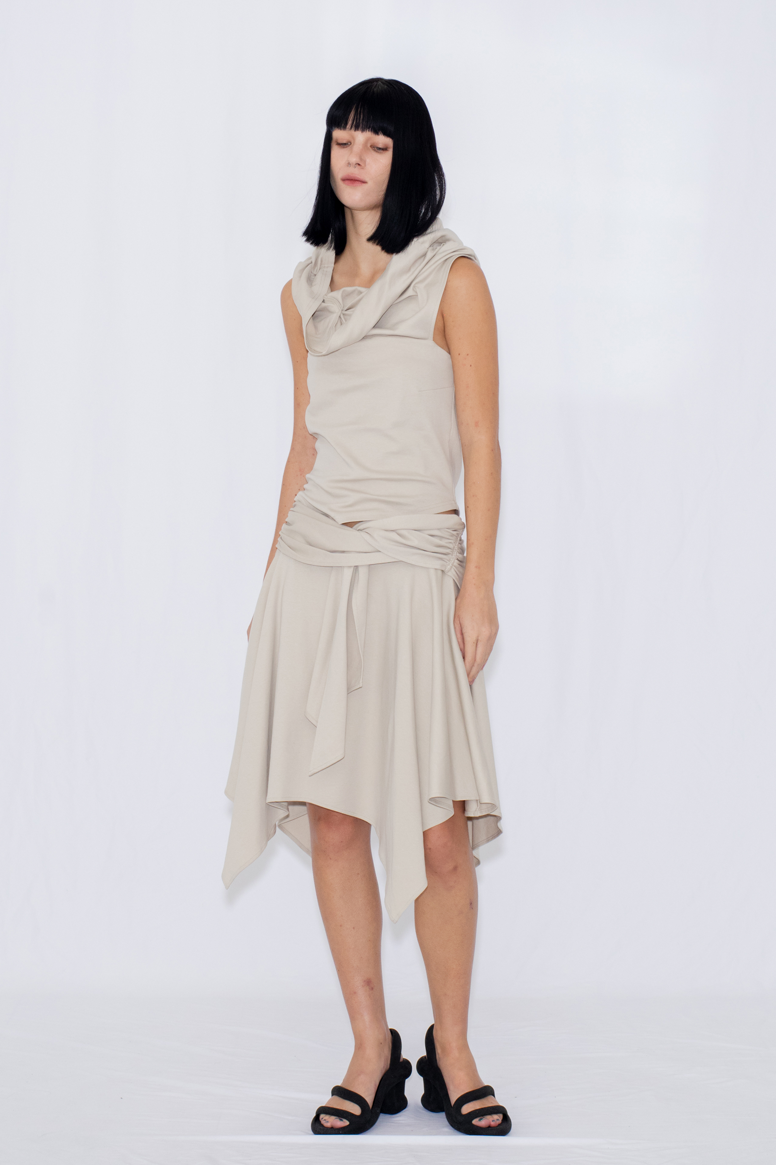 ASYMMETRIC DRAPE TOP / GRAY