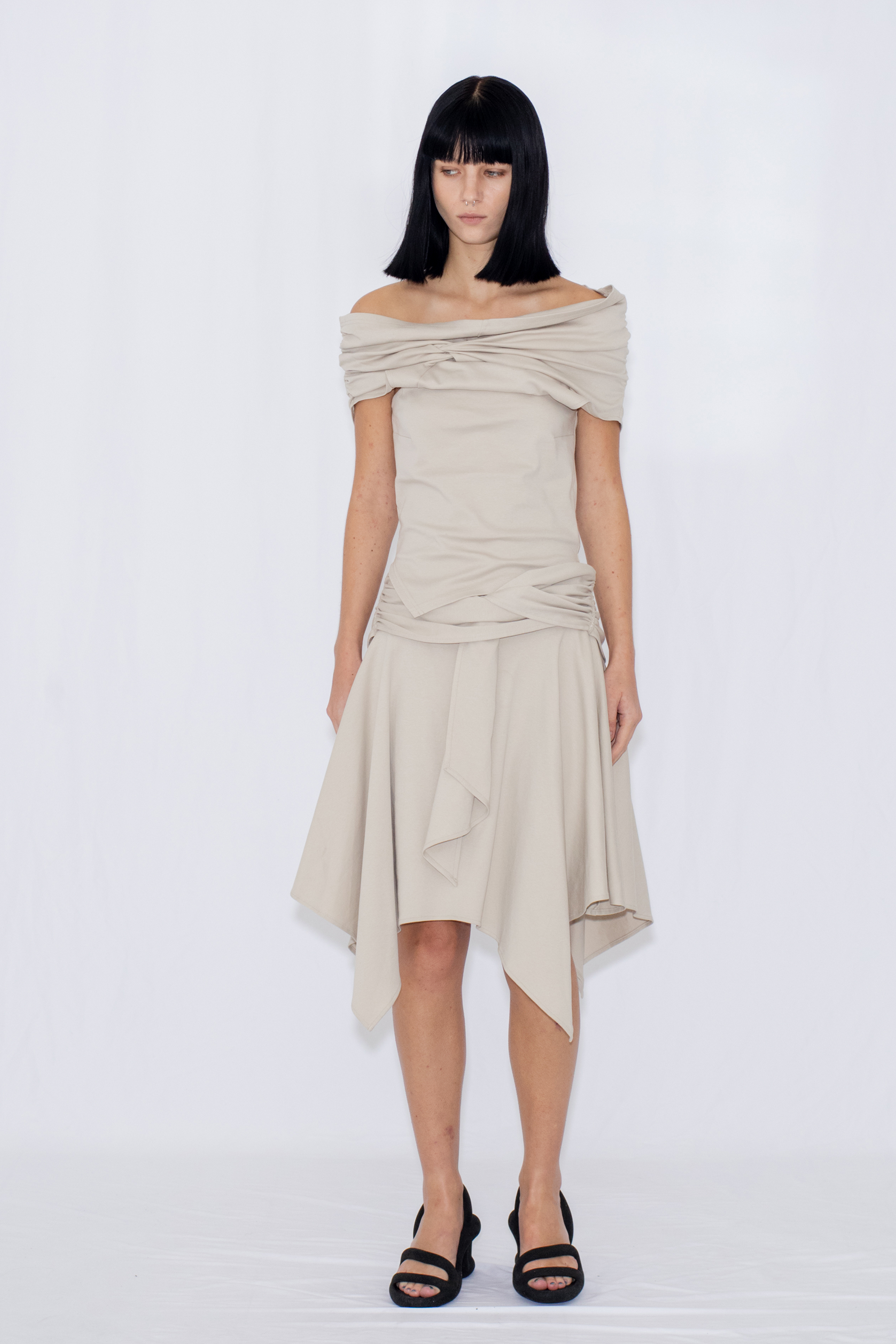 ASYMMETRIC DRAPE TOP / GRAY